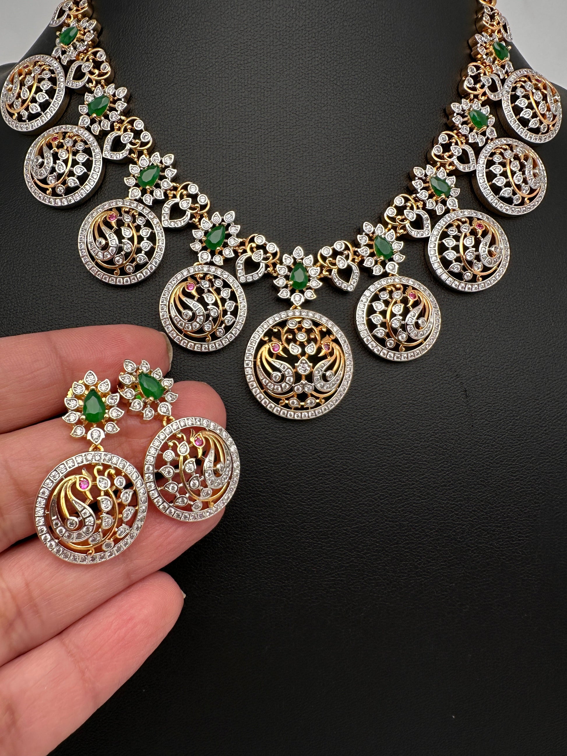 AD  Peacock Bottu Color Stone Short Necklace - Green