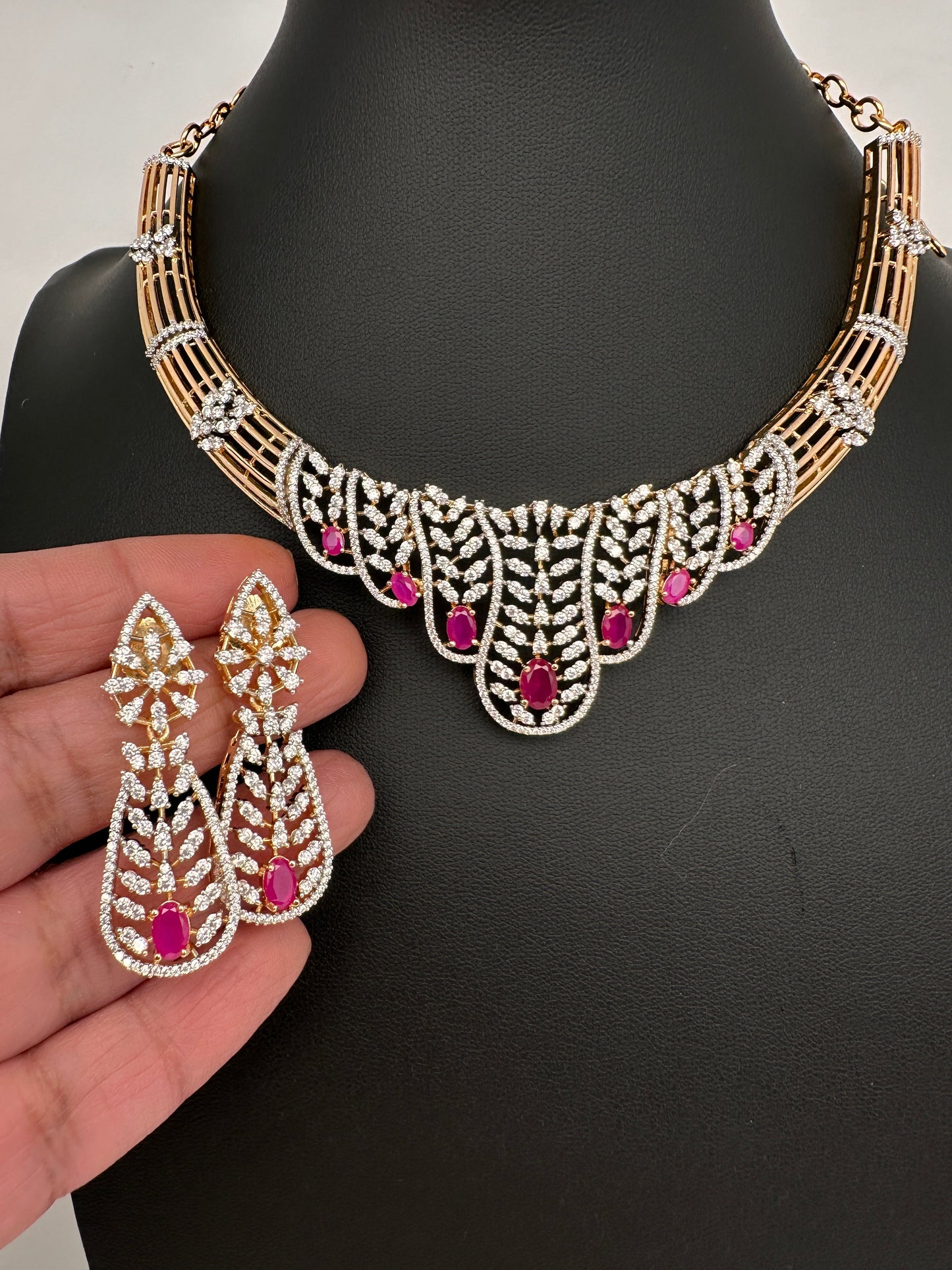 AD  Color Stone Short Neckline Necklace - Red