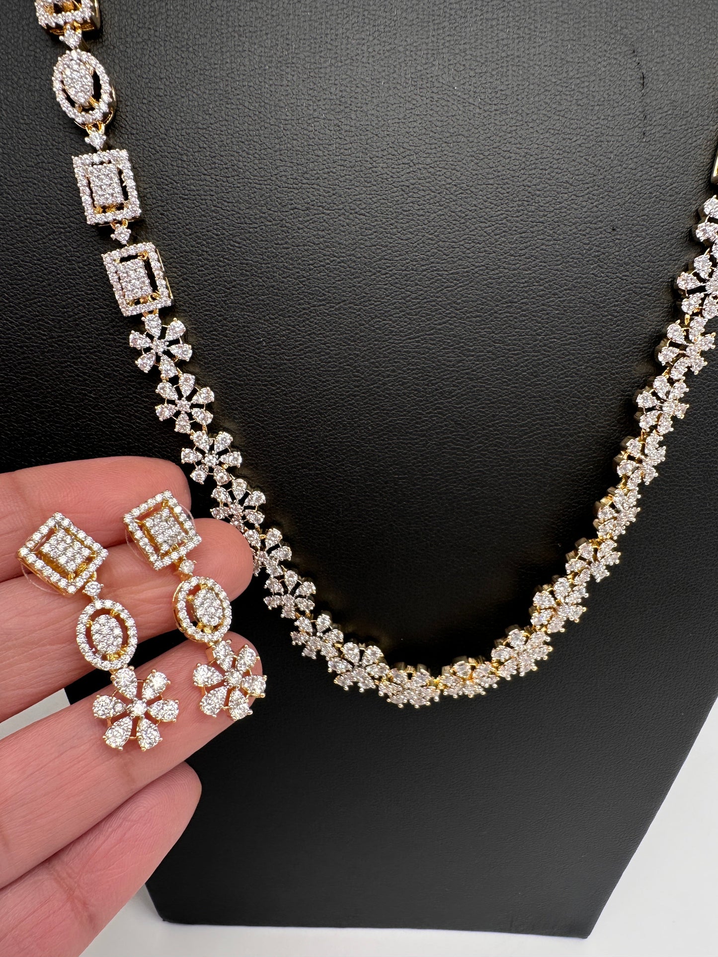 AD Elegant Long Necklace