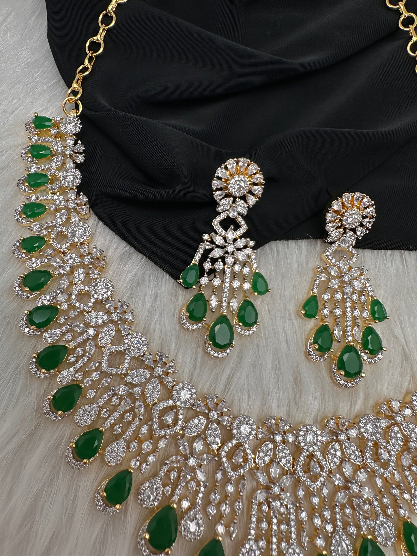 AD Color Stone Neckline Short Necklace - Green