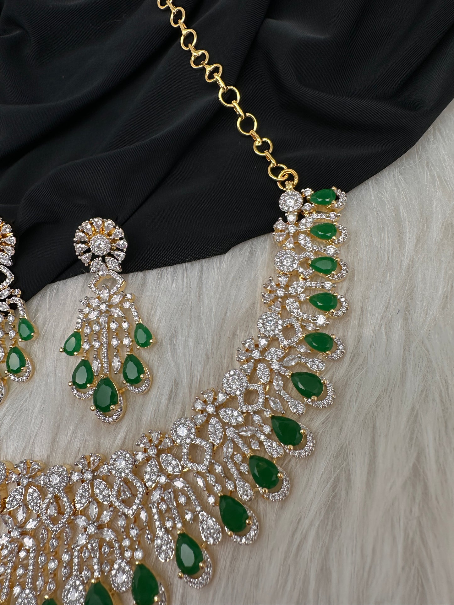 AD Color Stone Neckline Short Necklace - Green