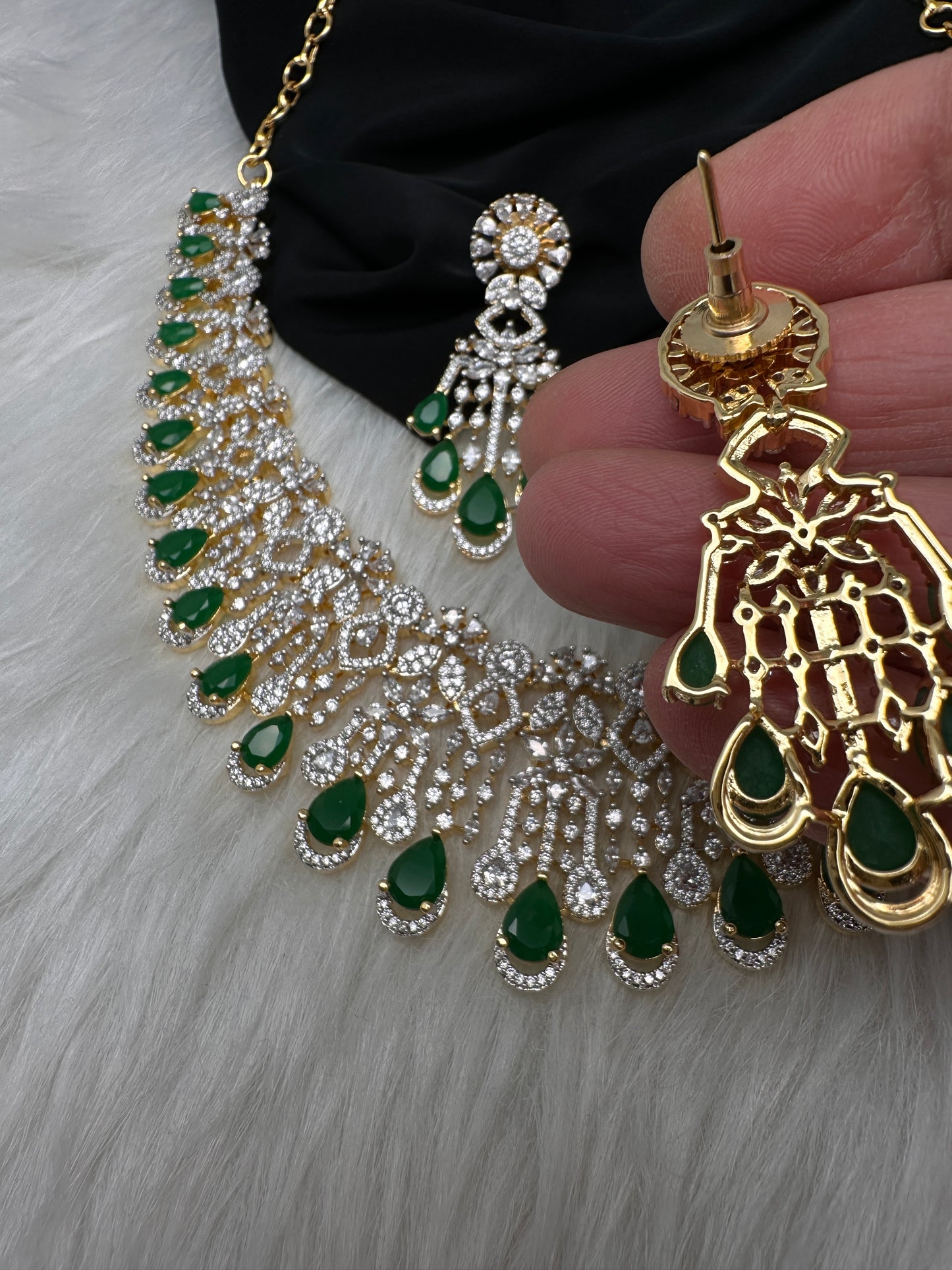 AD Color Stone Neckline Short Necklace - Green