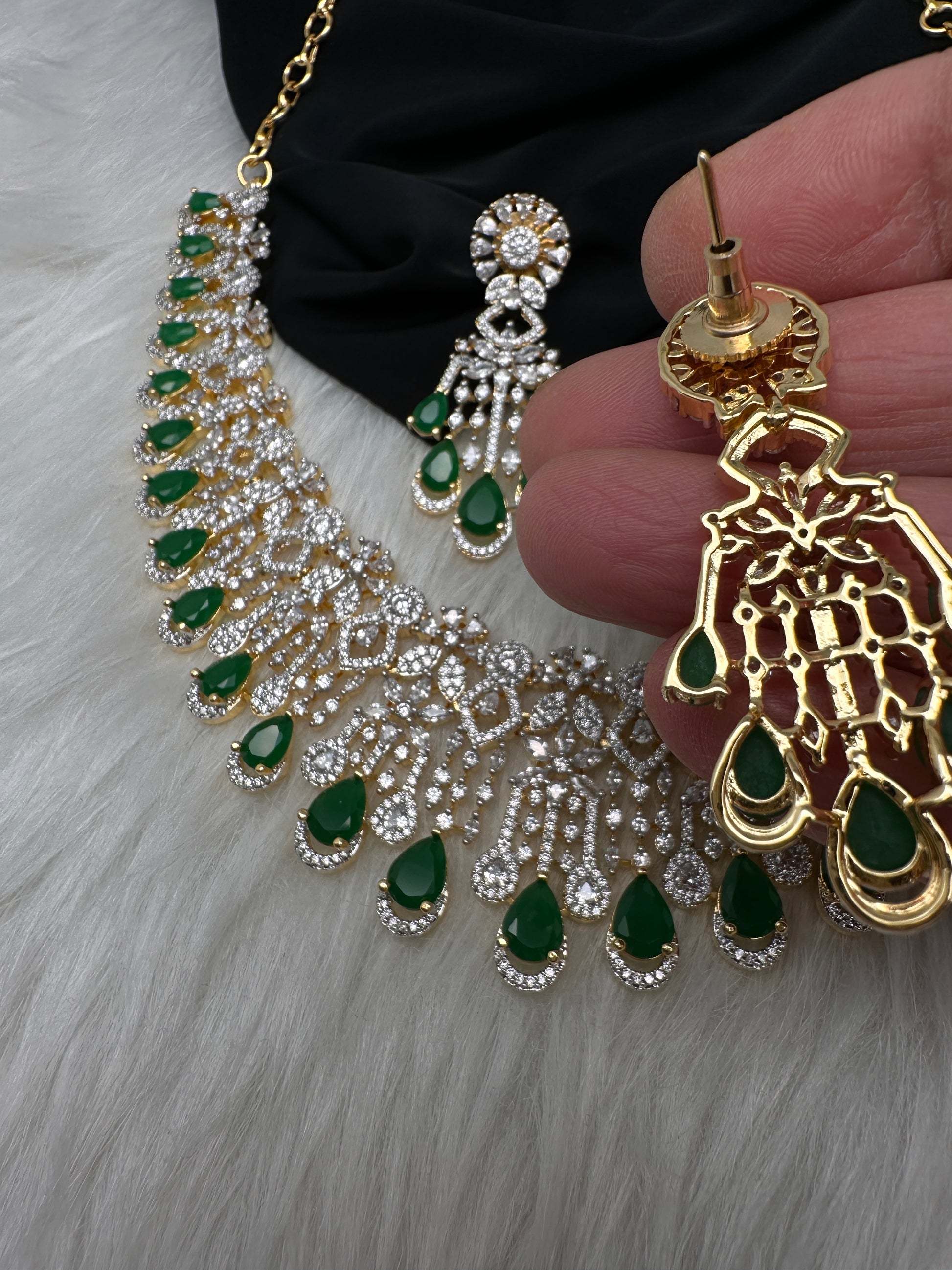 AD Color Stone Neckline Short Necklace - Green