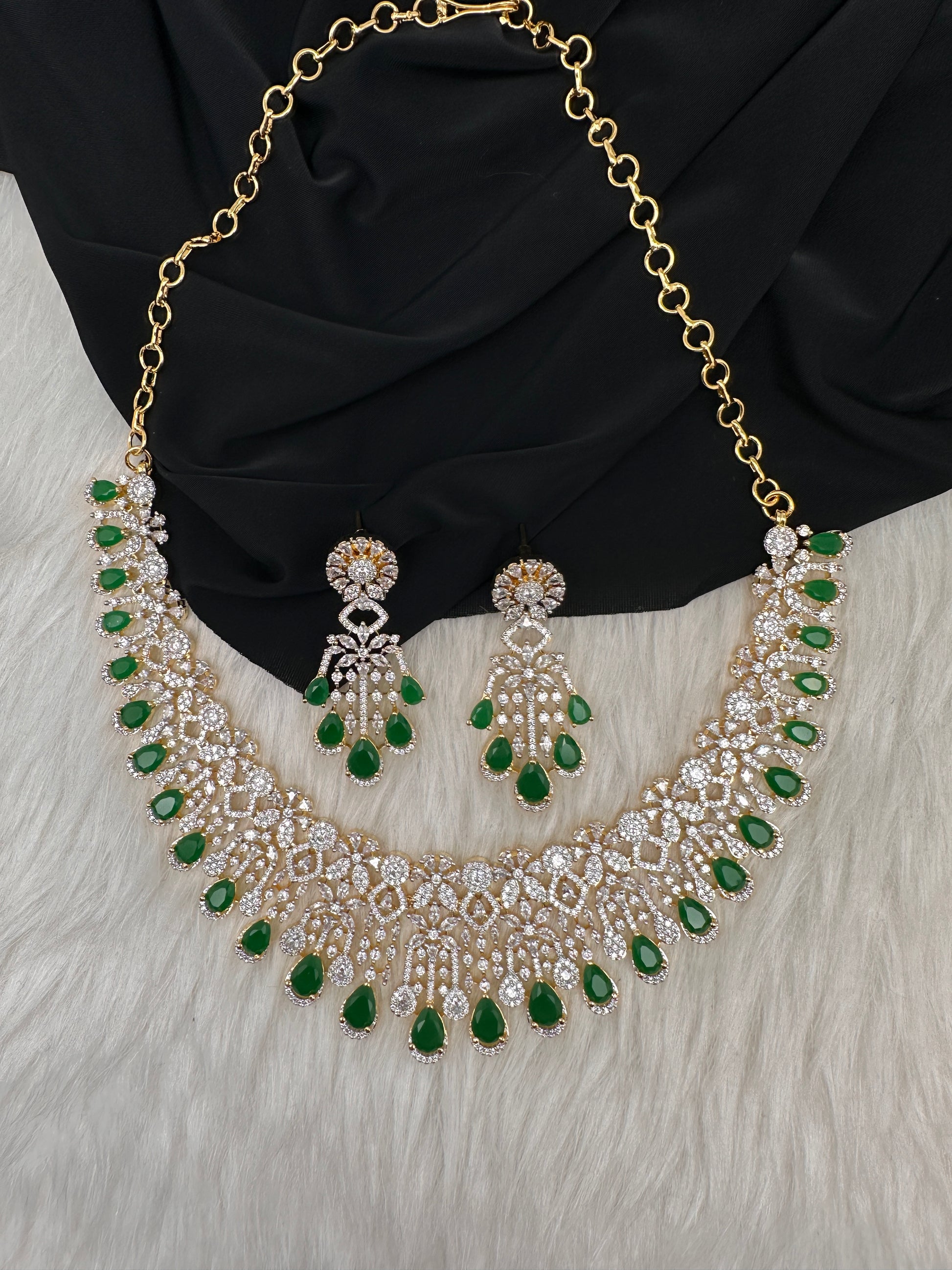 AD Color Stone Neckline Short Necklace - Green