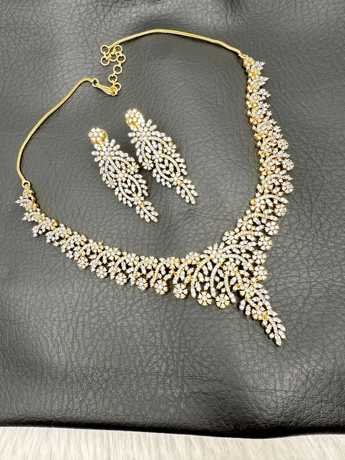 AD Clear Stones Short Necklace - 