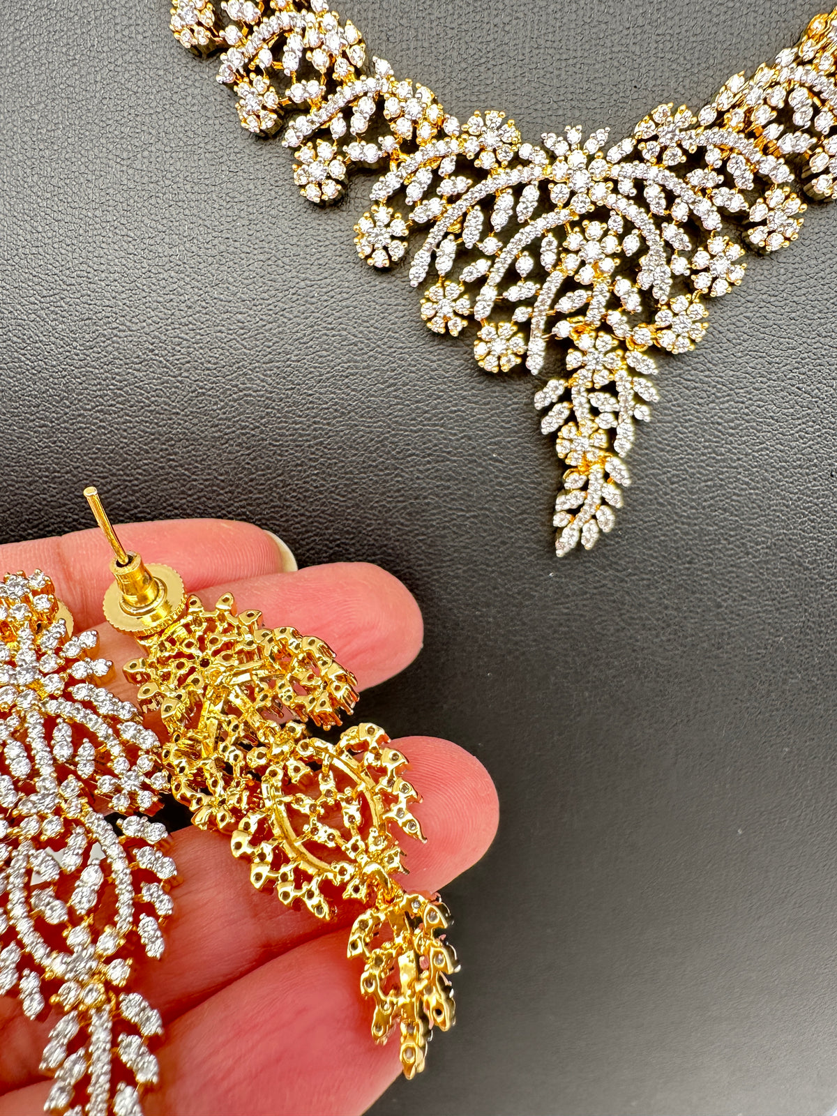 AD Clear Stones Short Necklace - 