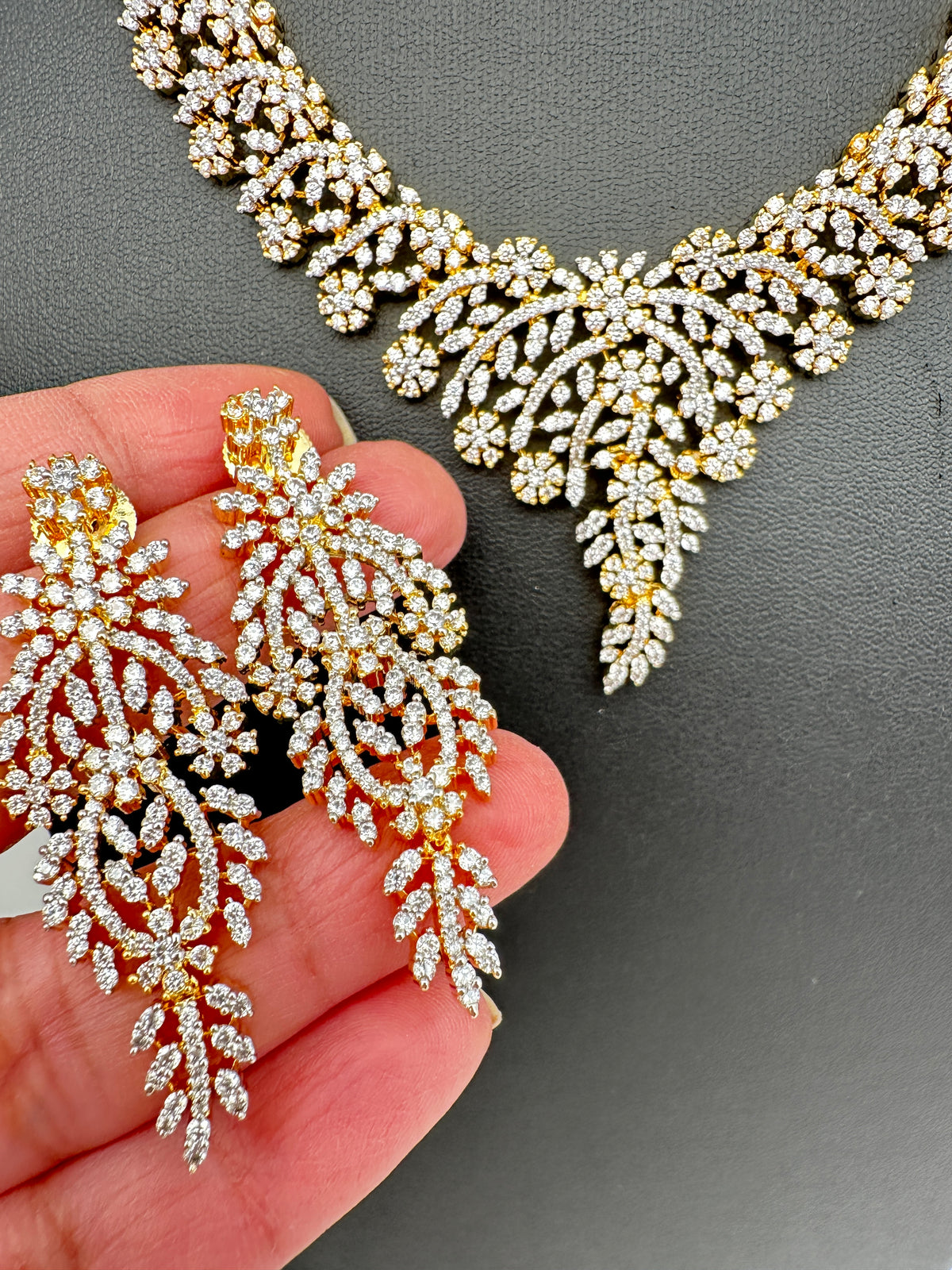 AD Clear Stones Short Necklace - 