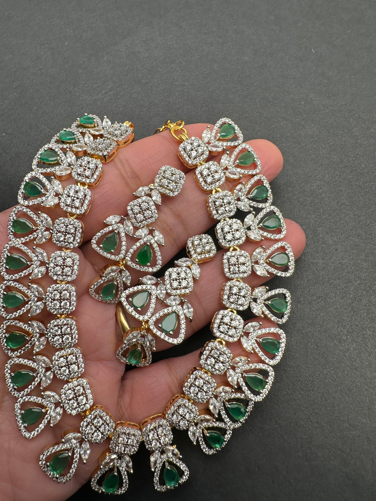 AD Color Stones Short Neckline Necklace - Green