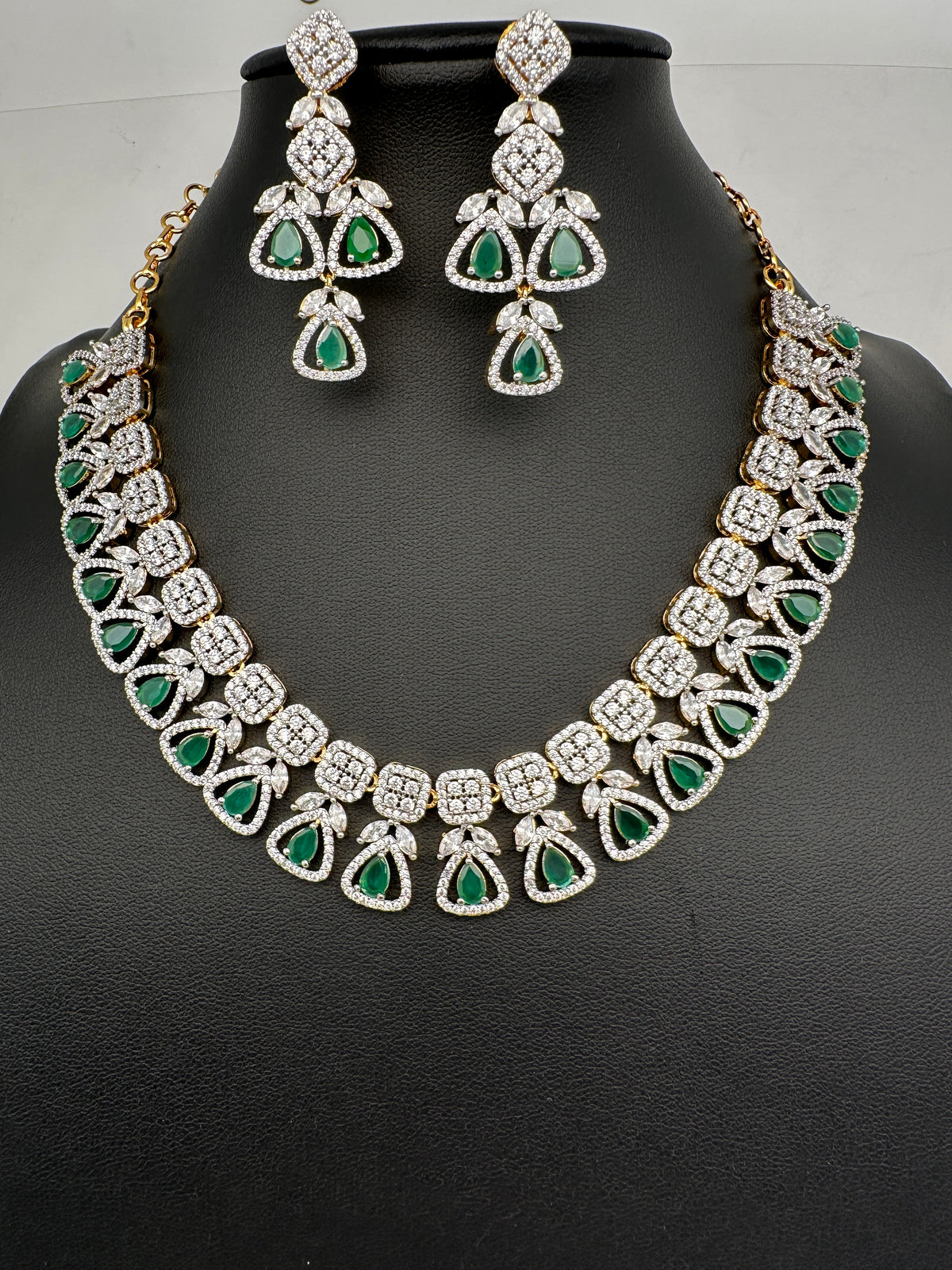 AD Color Stones Short Neckline Necklace - Green