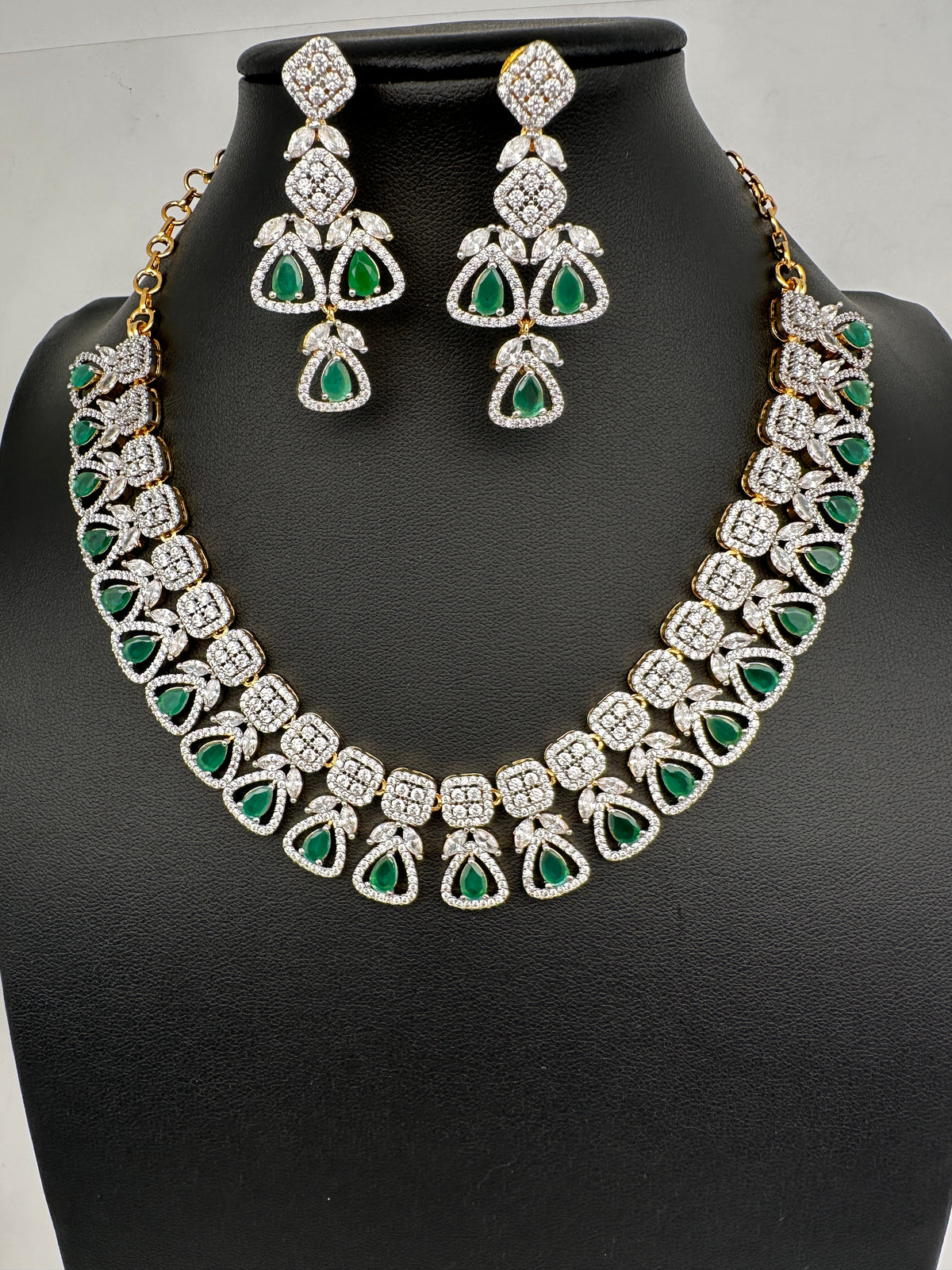 AD Color Stones Short Neckline Necklace - Green