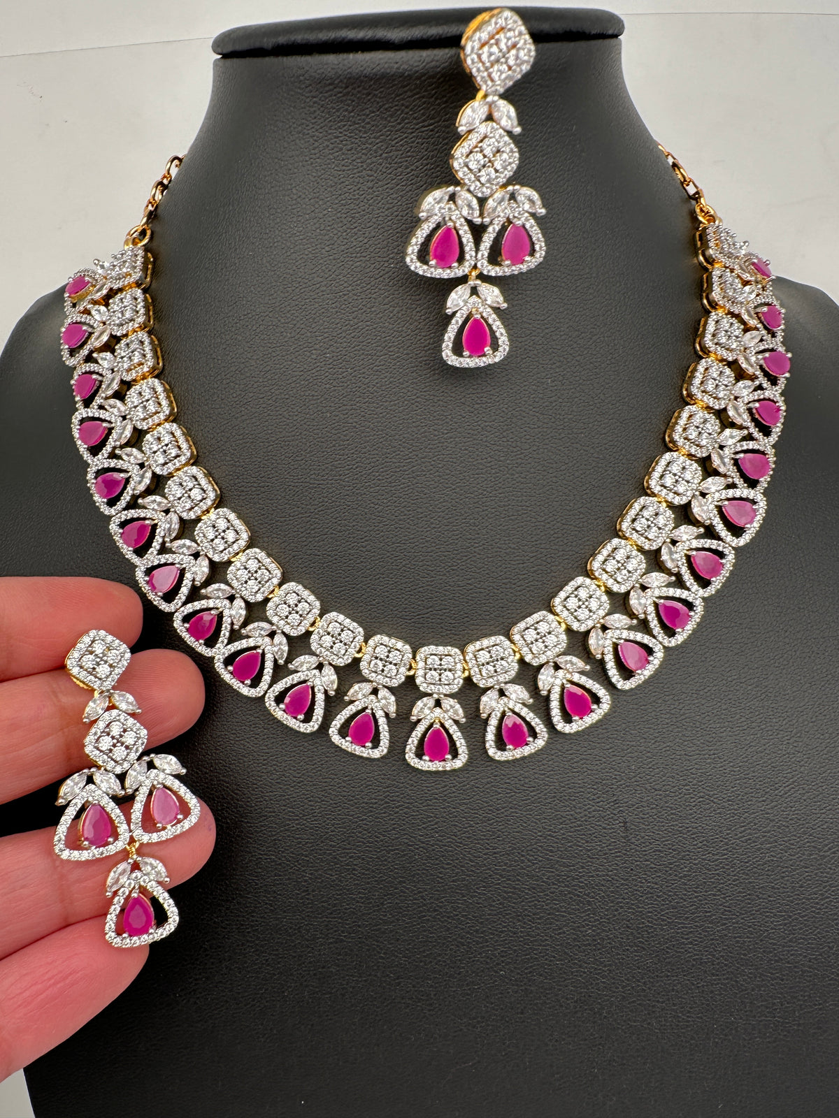 AD Color Stones Short Neckline Necklace - Red