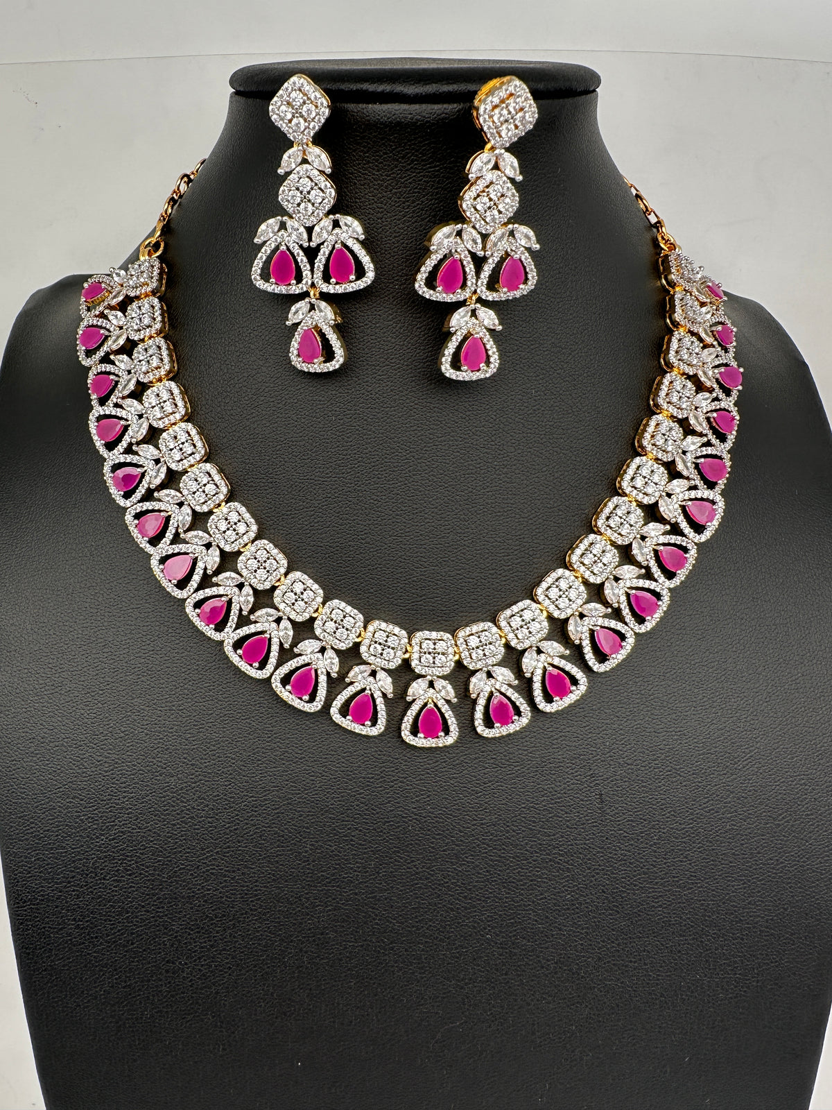 AD Color Stones Short Neckline Necklace - Red