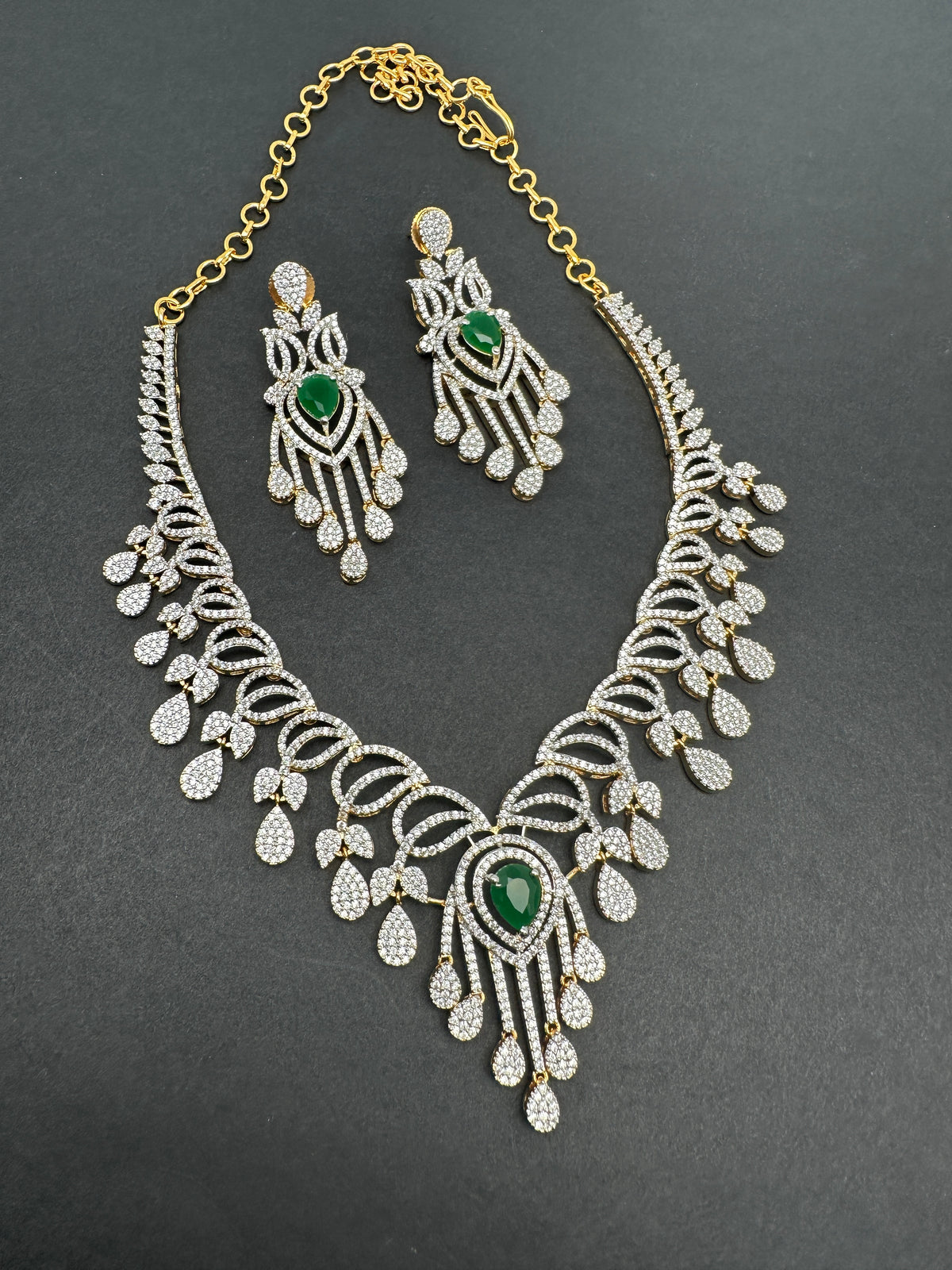 AD Color Stones Short Neckline Necklace - Green