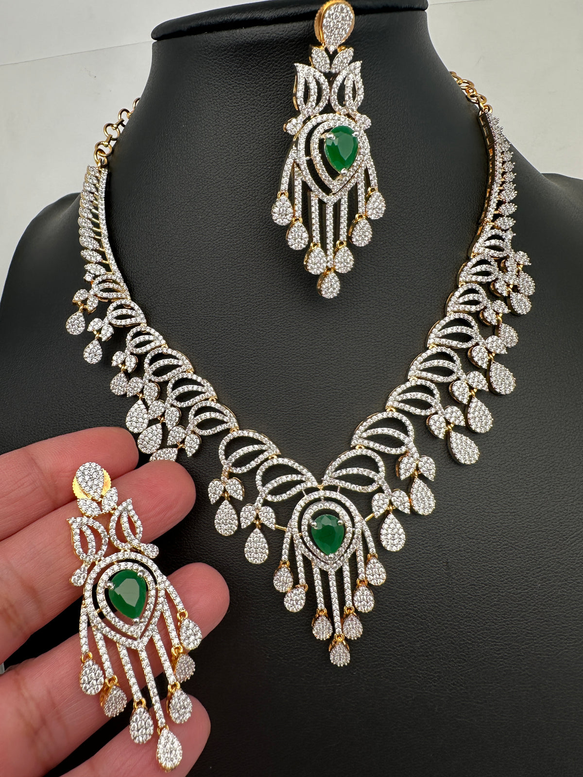 AD Color Stones Short Neckline Necklace - Green