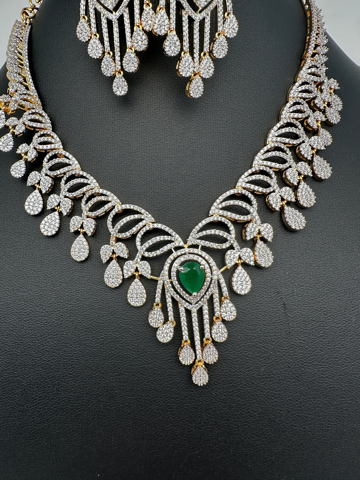 AD Color Stones Short Neckline Necklace - Green