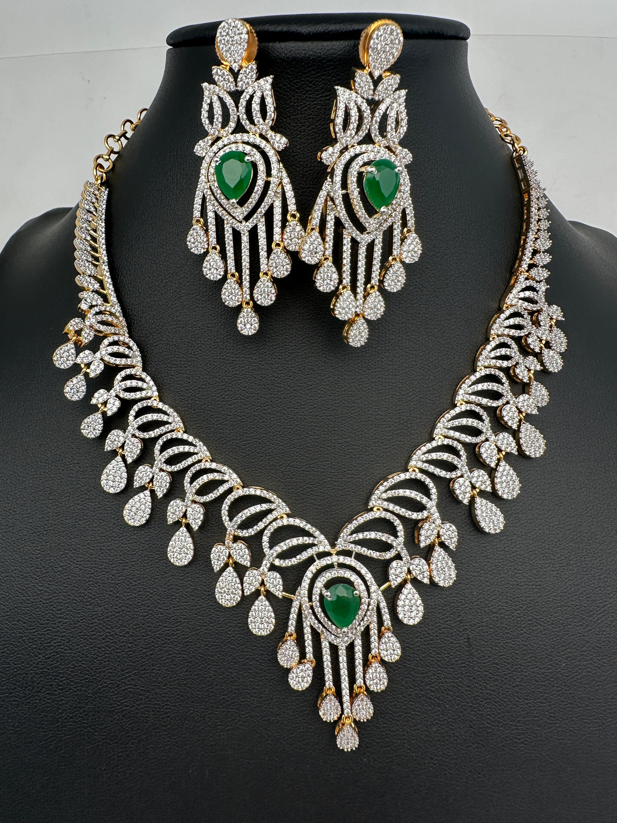 AD Color Stones Short Neckline Necklace - Green
