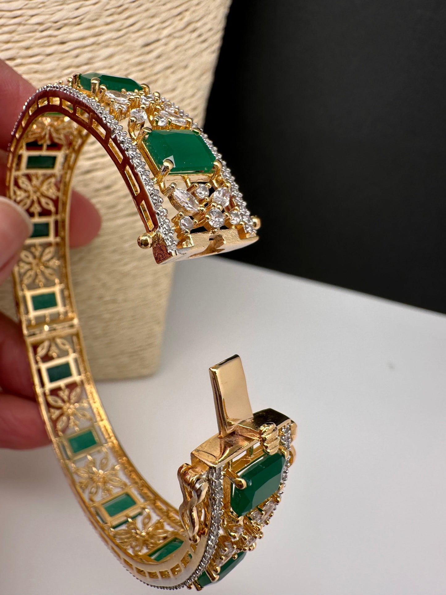Emerald Green AD Openable Kada Bangles