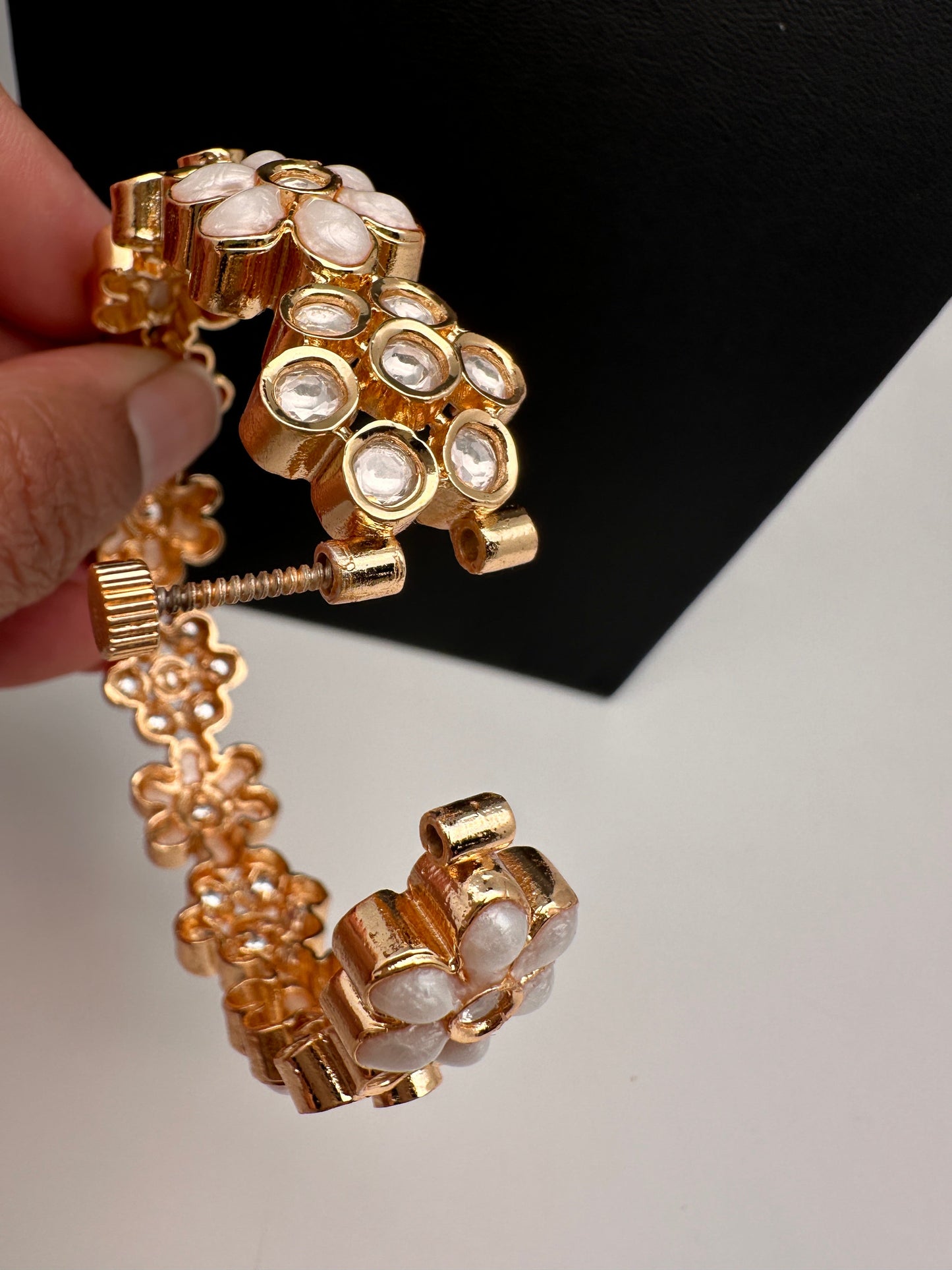 Kundan White Floral Openable Kada Bangles