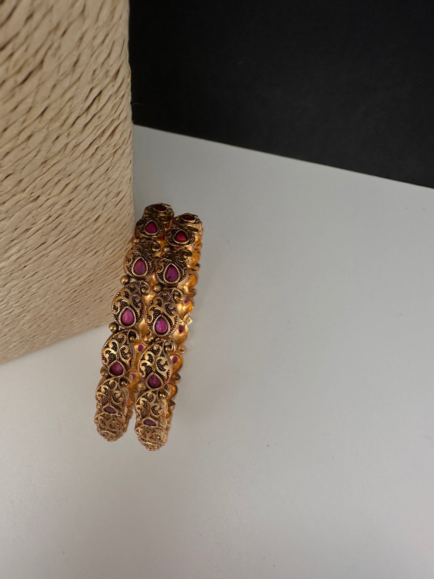 Matte Antique Red Kemp Mango Bangles