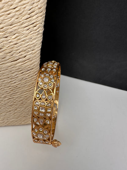 Jadau Kundan Clear Openable Single Bangle - 2.6