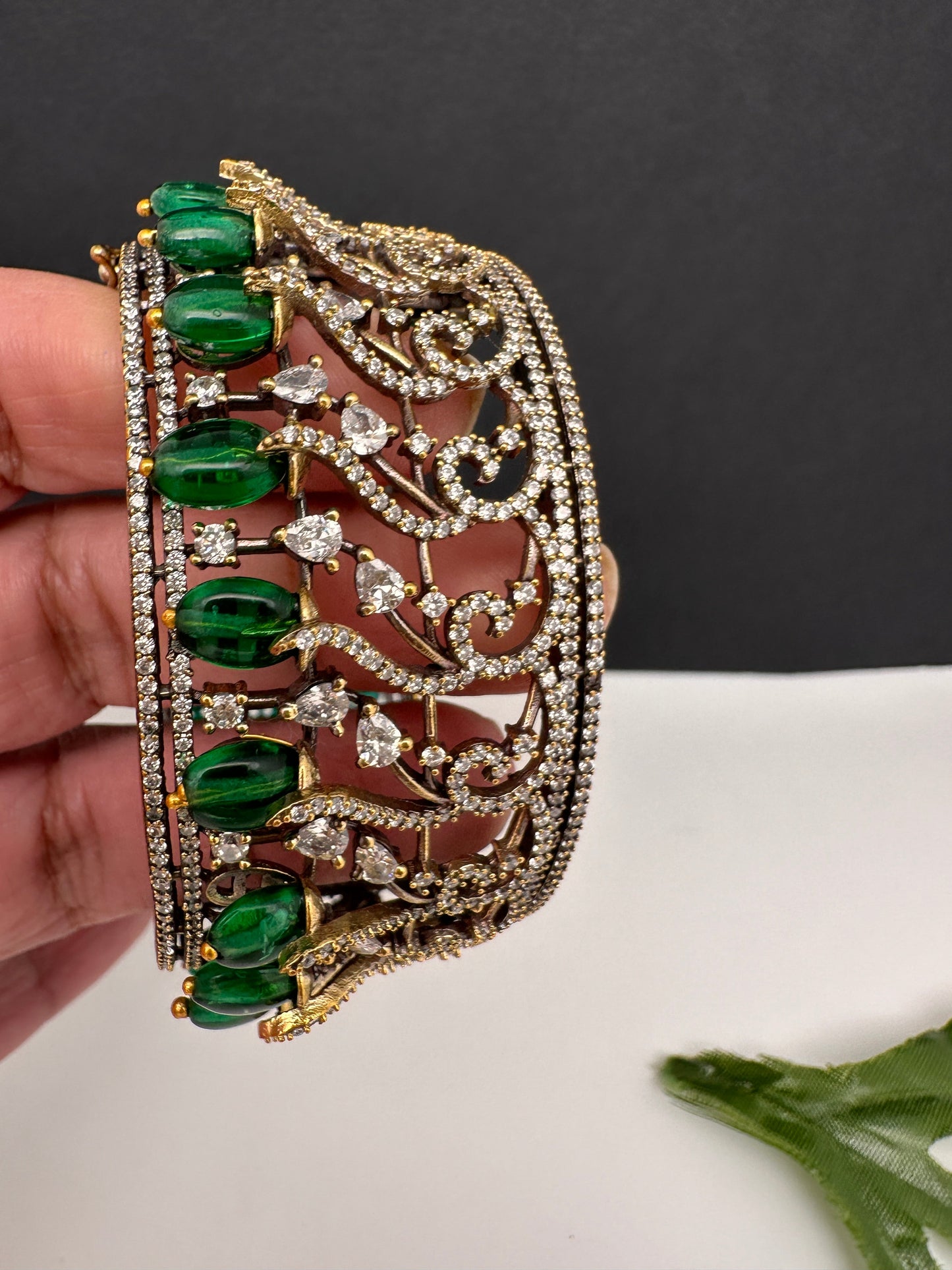 AD openable victorian finish color beads bracelet - Green