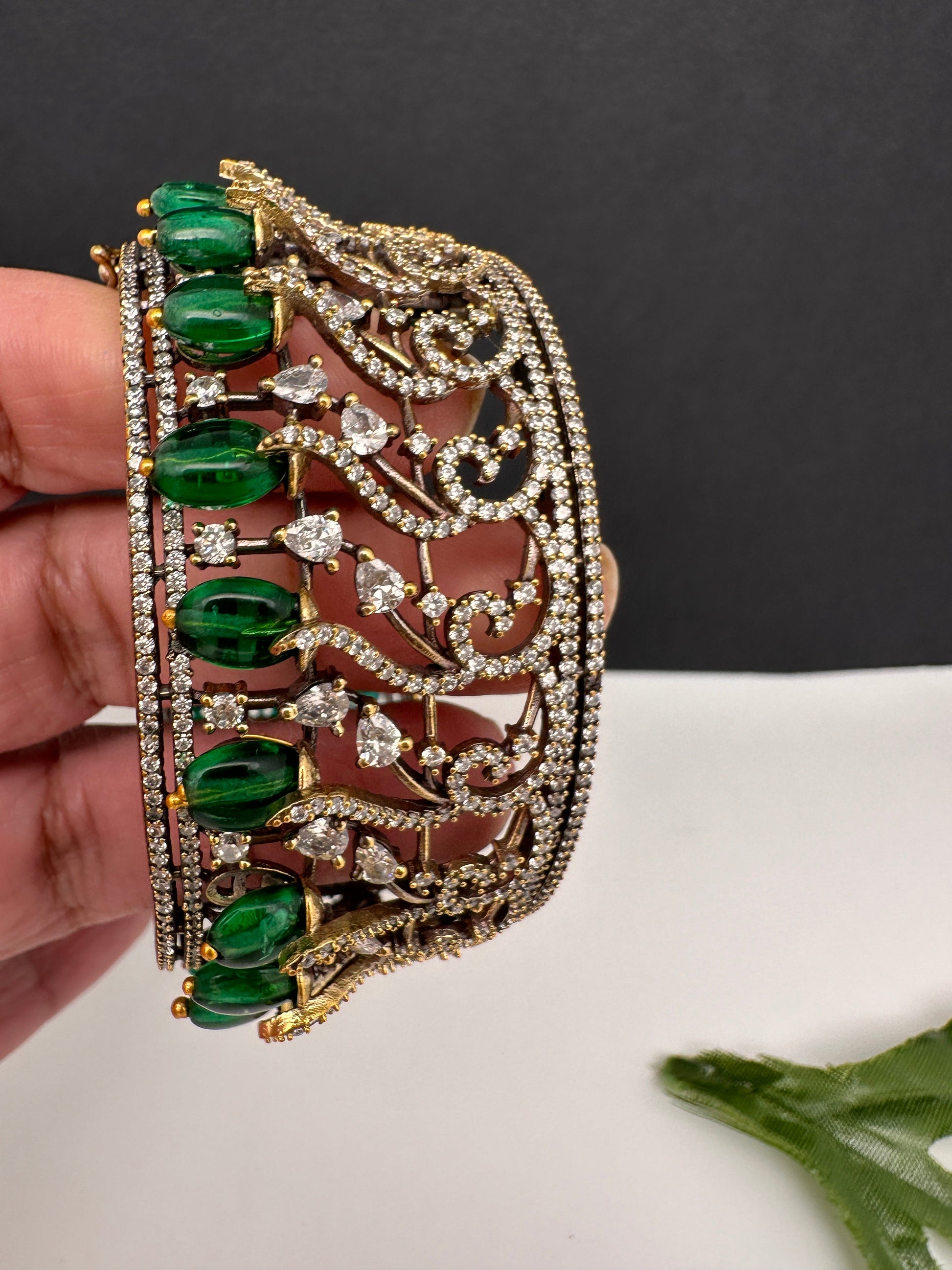 AD openable victorian finish color beads bracelet - Green