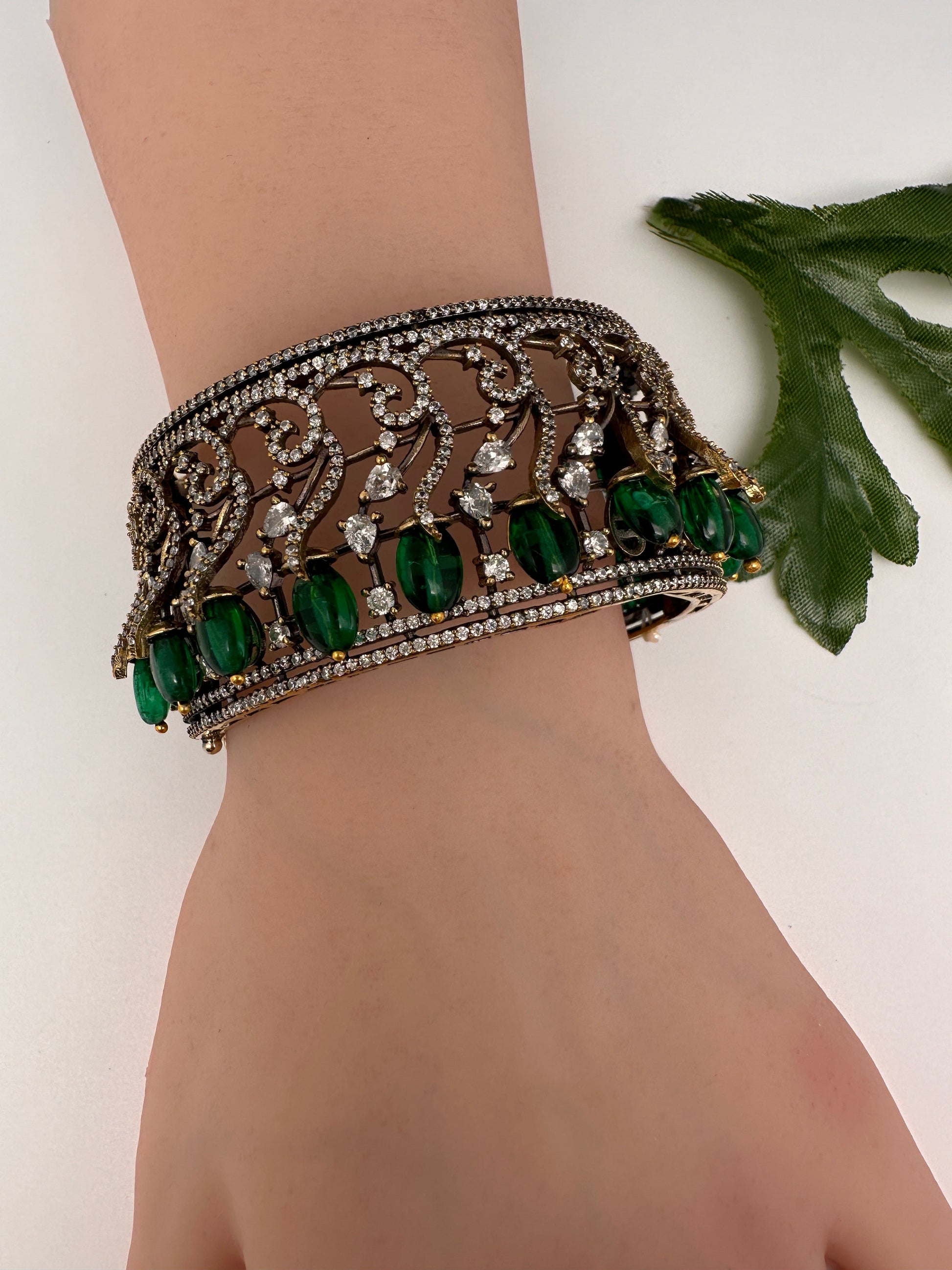 AD openable victorian finish color beads bracelet - Green