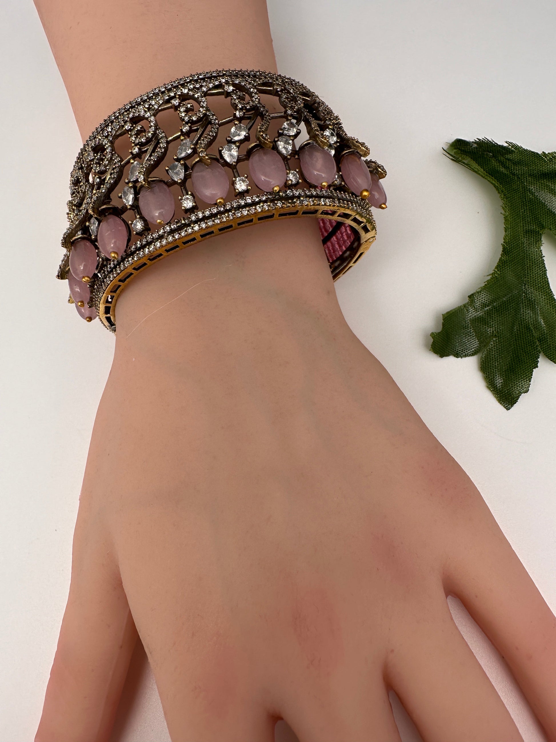 AD openable victorian finish color beads bracelet - Pink