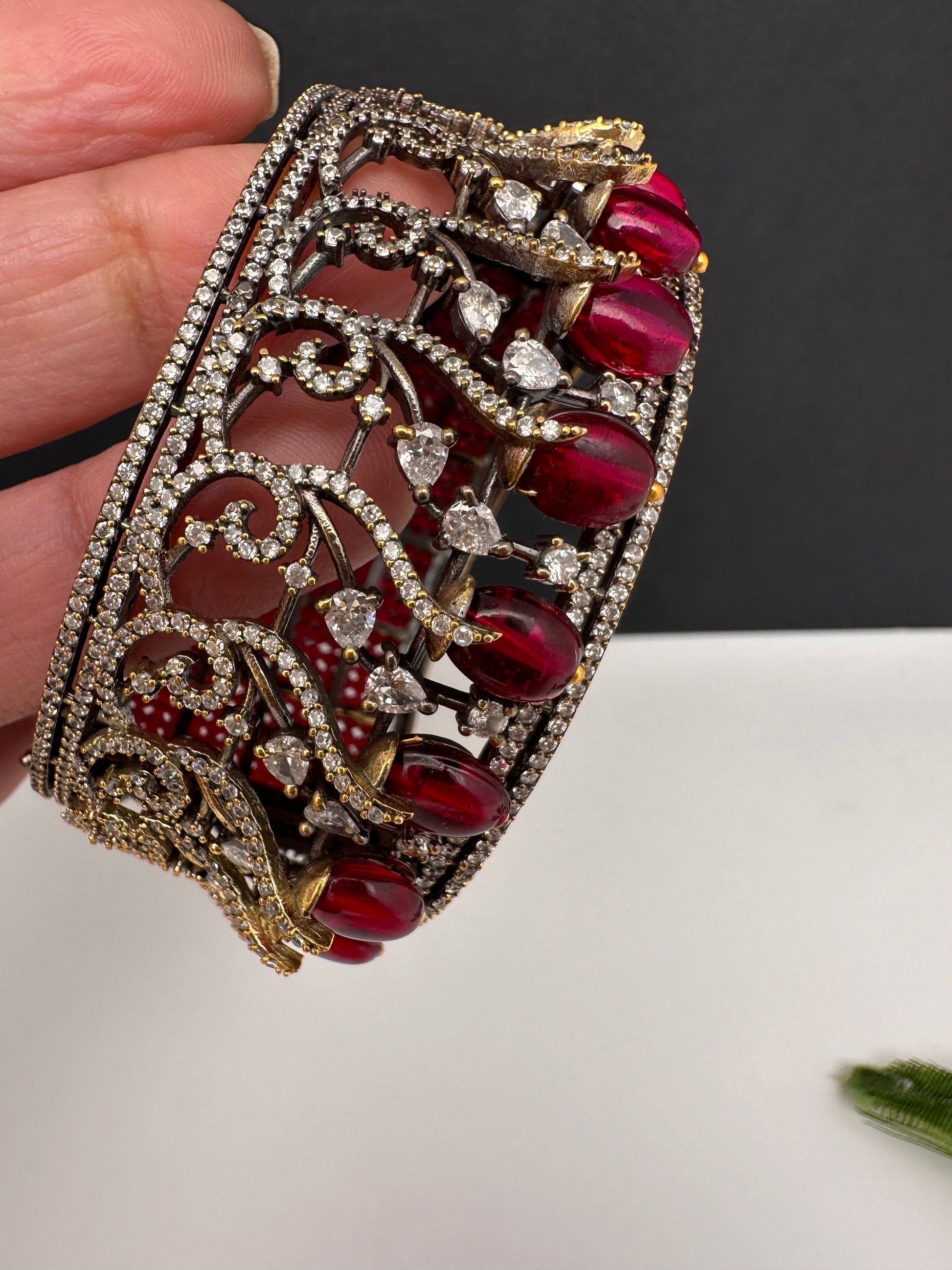 AD openable victorian finish color beads bracelet - Red