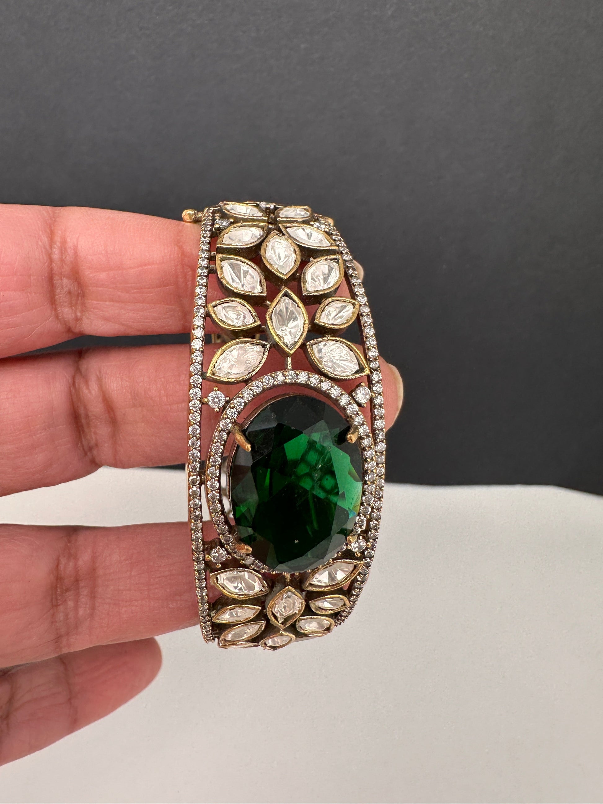 Moissanite Kundan openable victorian finish color beads bracelet - Green