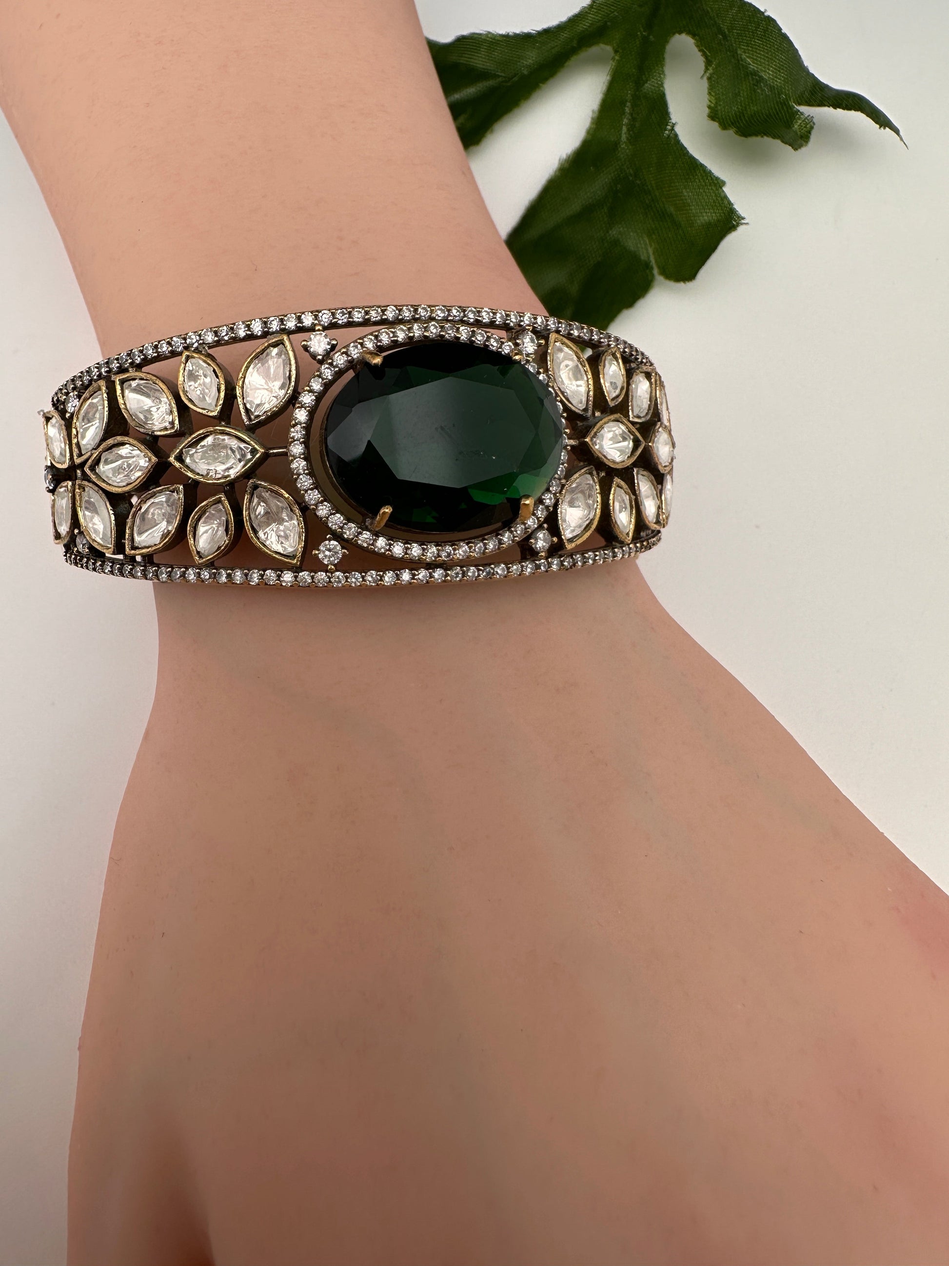 Moissanite Kundan openable victorian finish color beads bracelet - Green