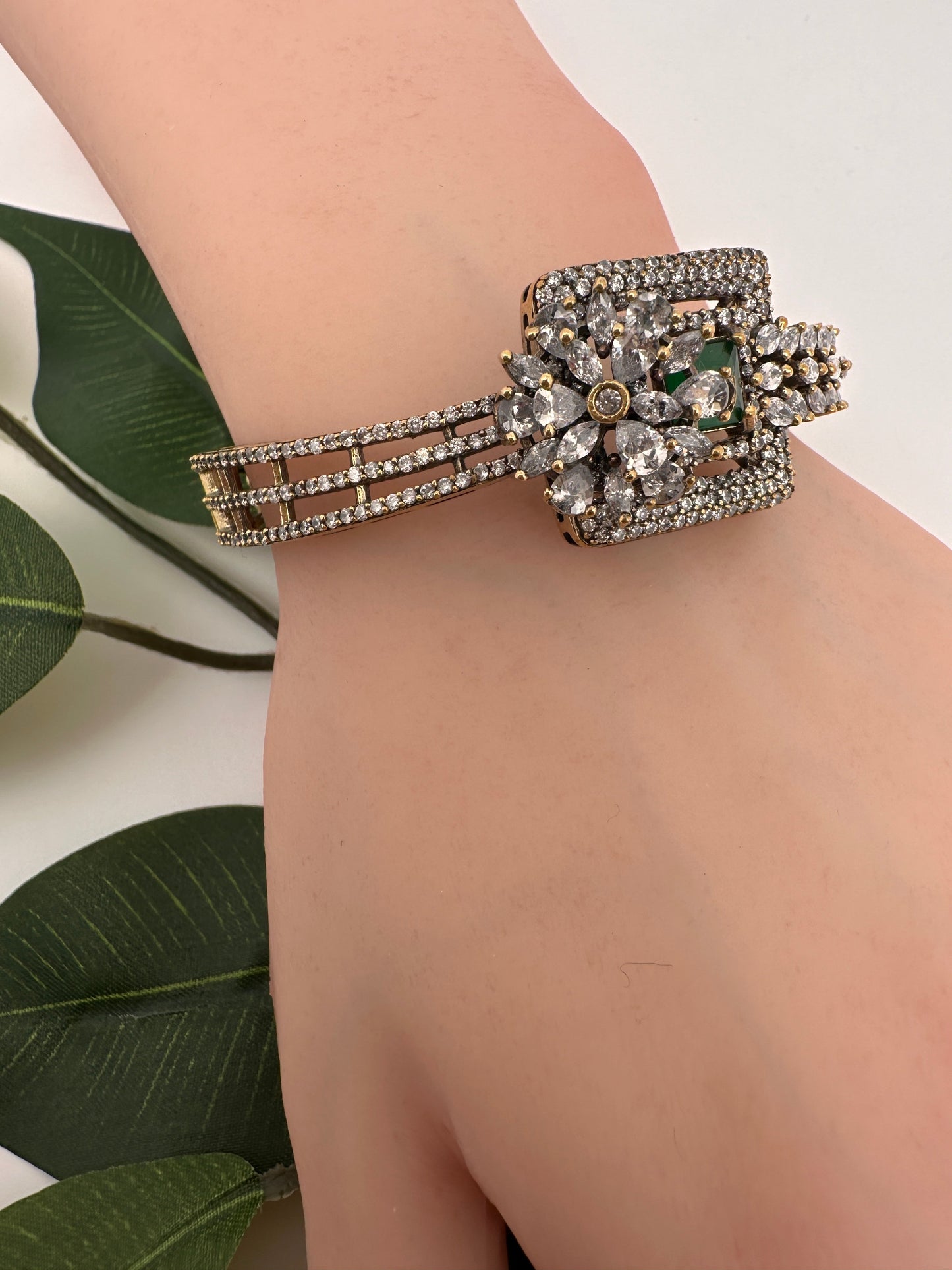 CZ  Victorian Green Openable Bracelet