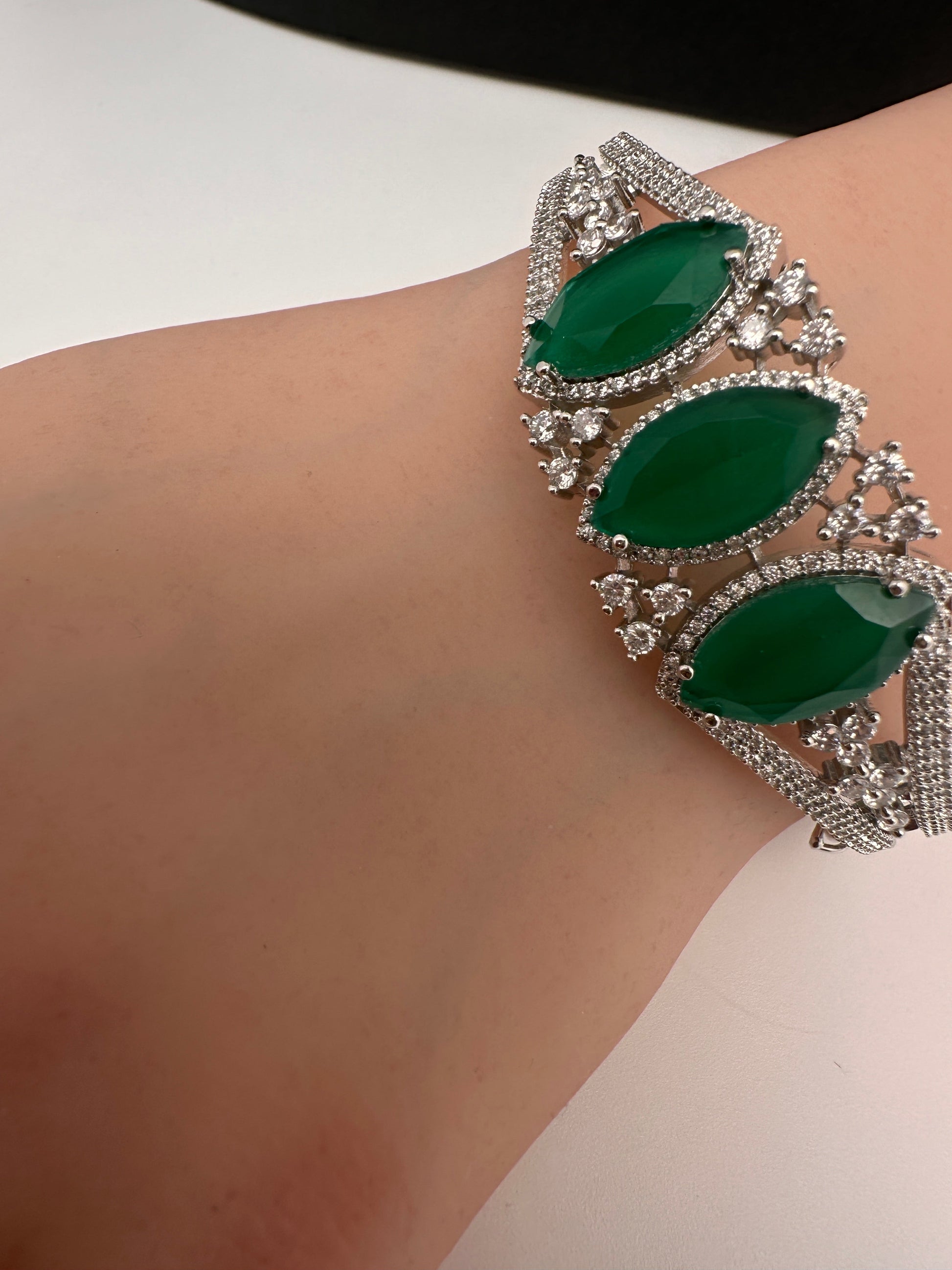 Silver Color Stone Openable Bracelet - Green