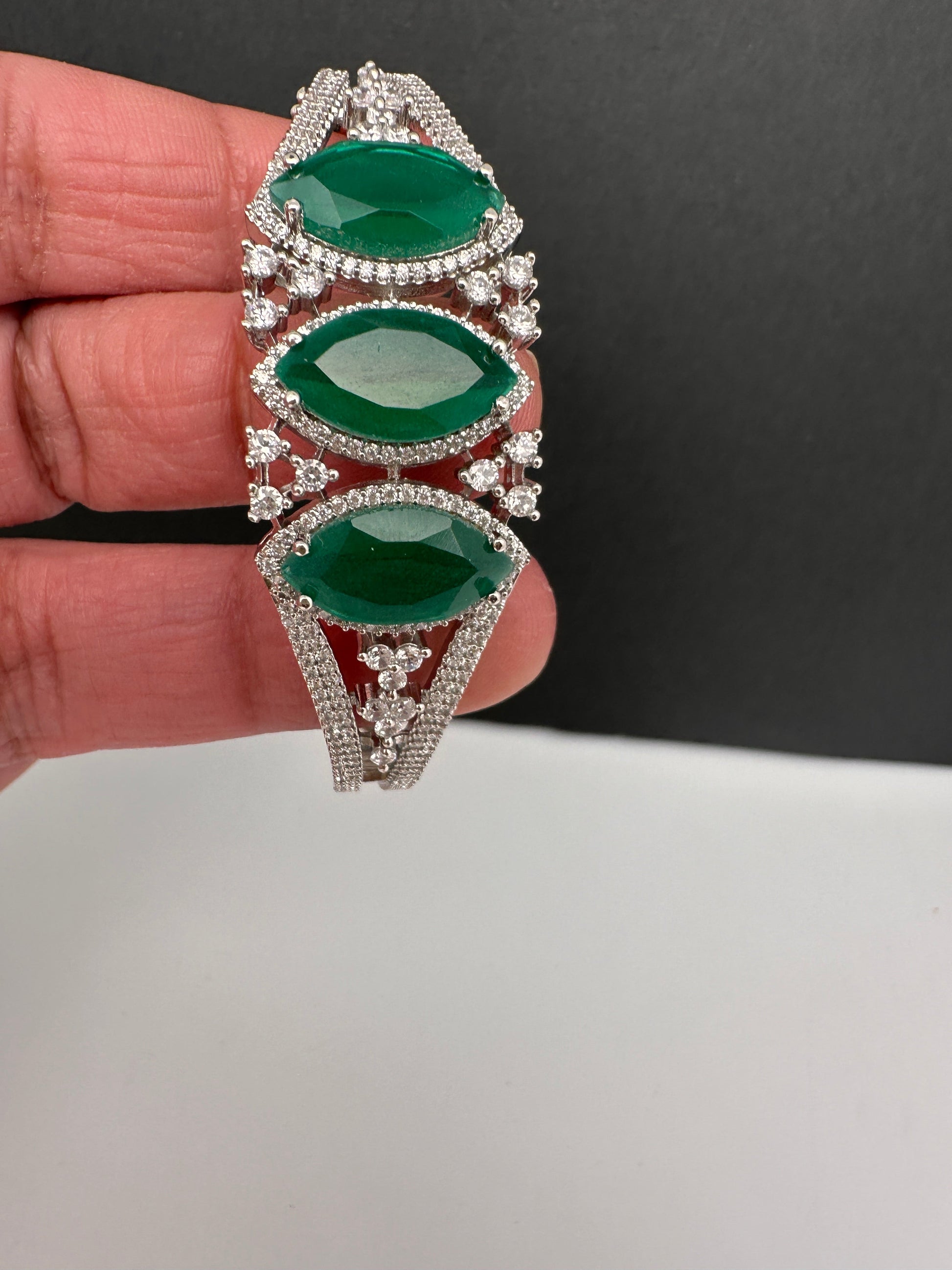 Silver Color Stone Openable Bracelet - Green
