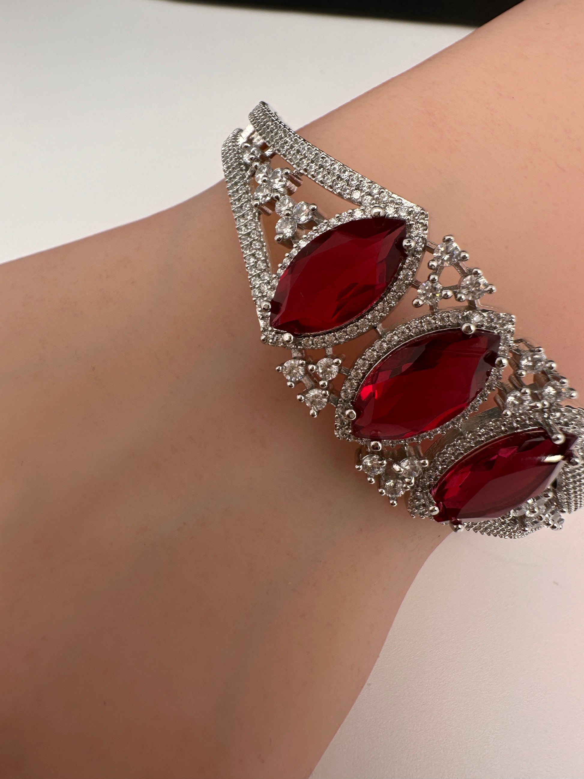 Silver Color Stone Openable Bracelet - Red
