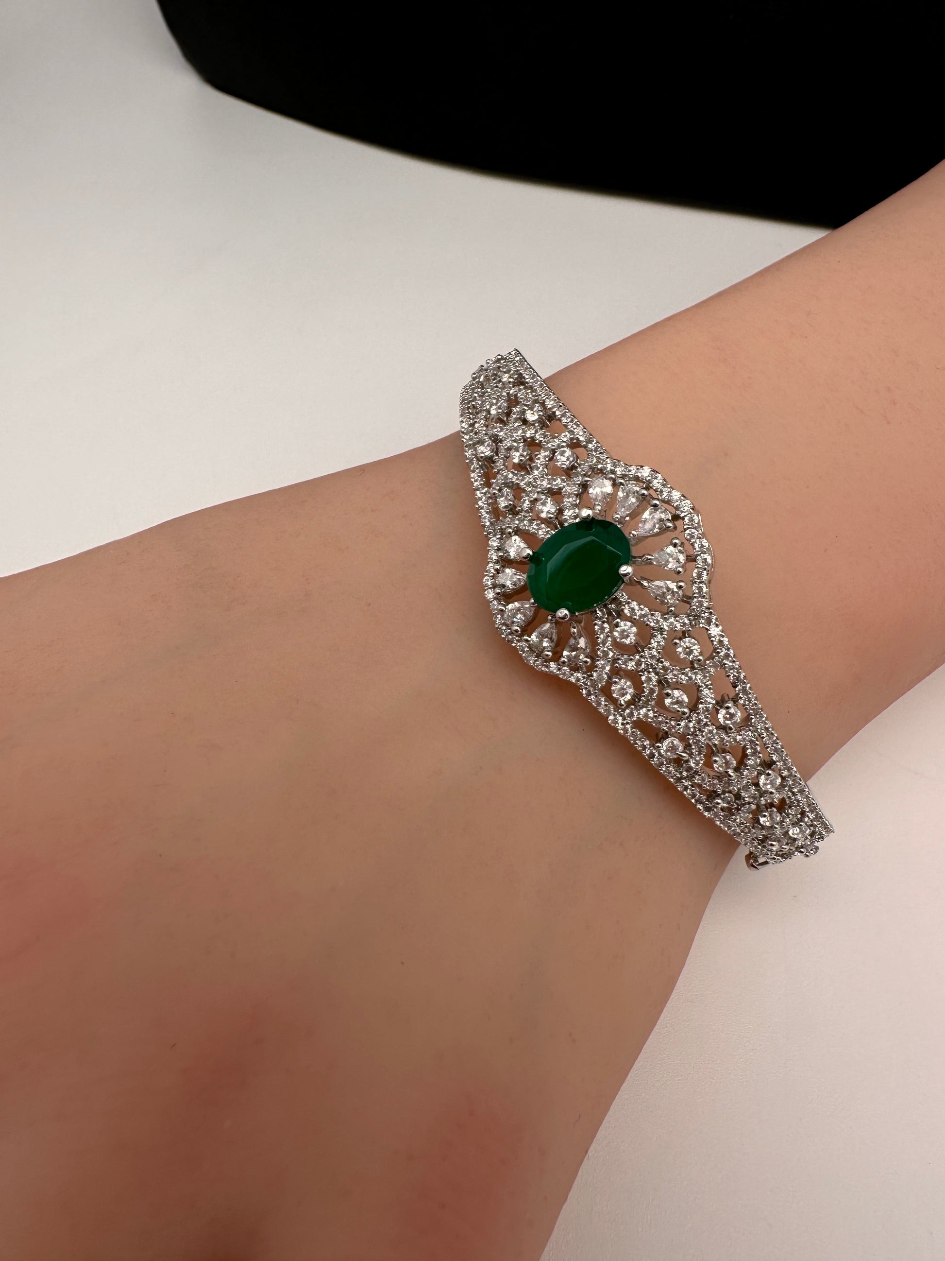 Silver Color Stone Openable Bracelet - Green