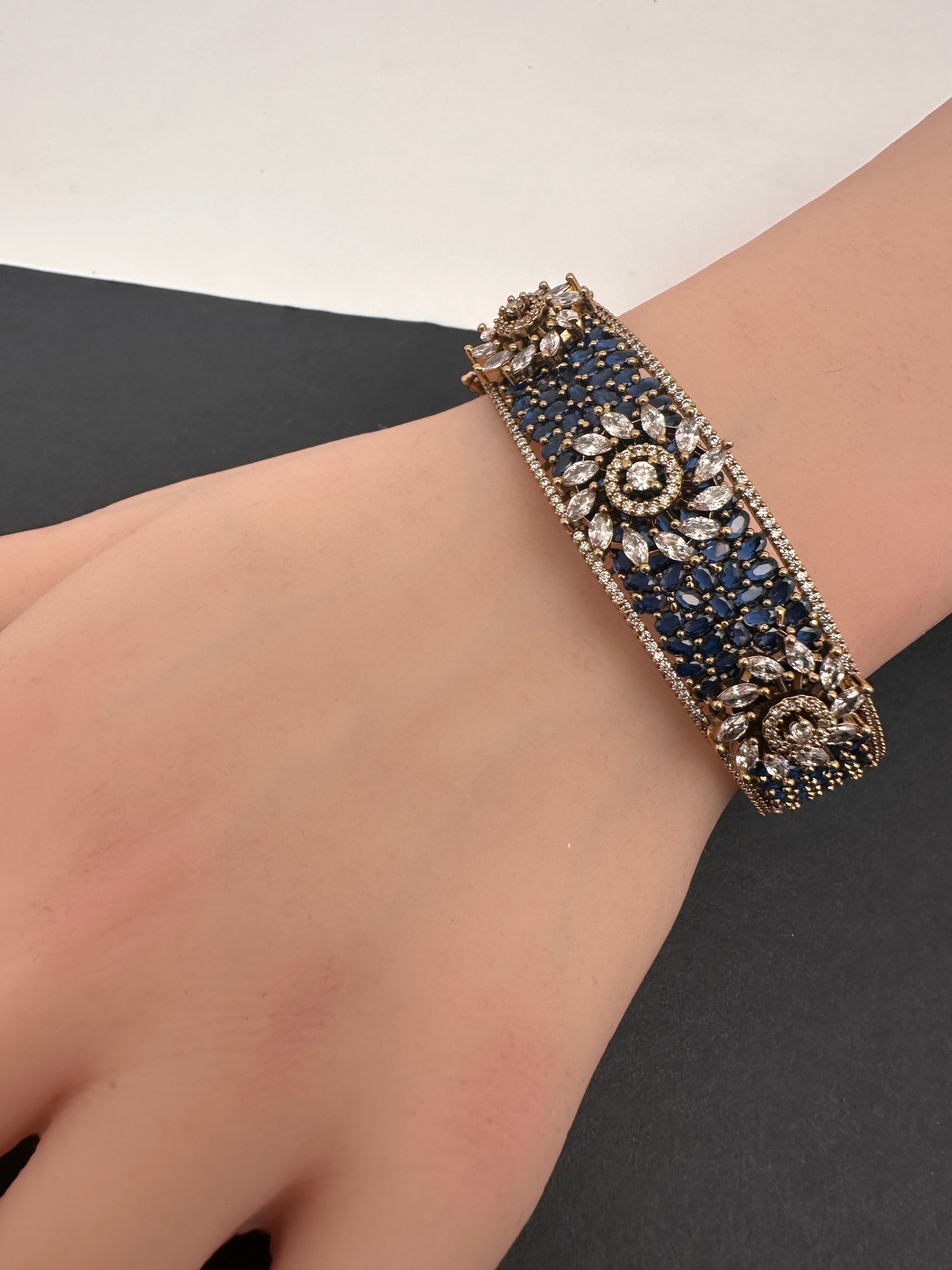 AD Color Stone Openable Matte Bracelet - Blue