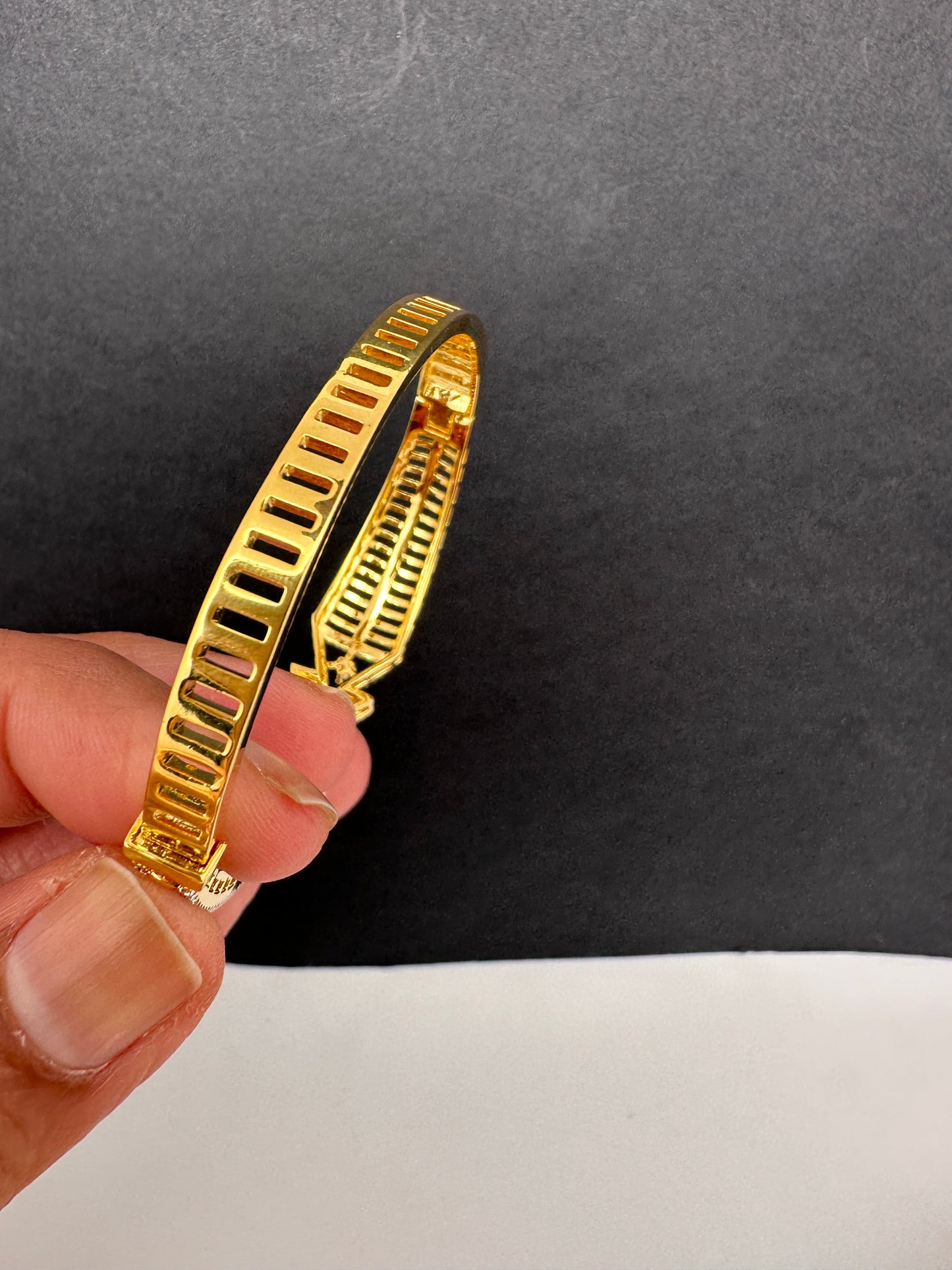 AD Diamond Dual Finish Sleek Openable Kada Bracelet