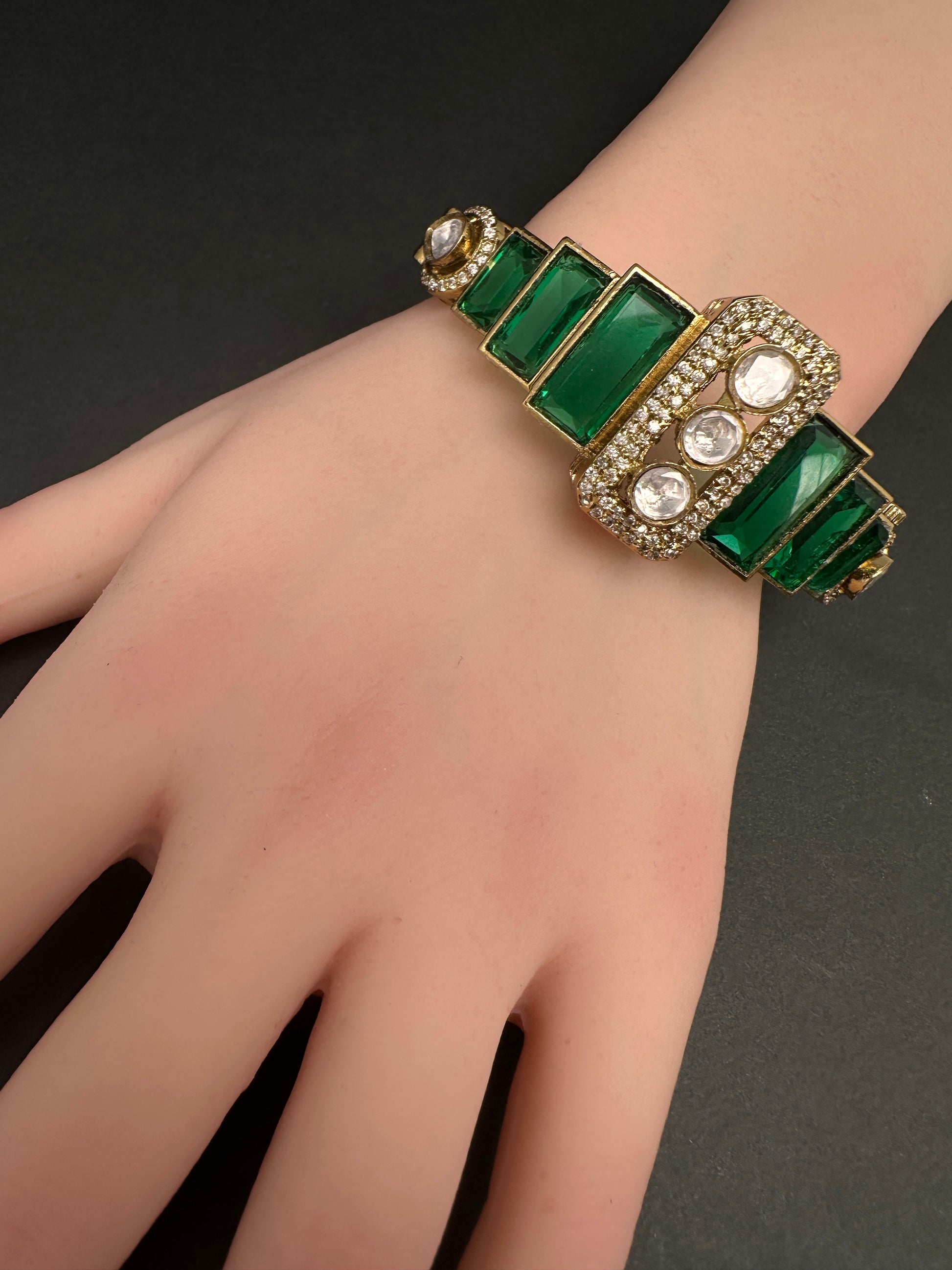 Victorian Moissanite Color Openable Kada Bracelet - Green