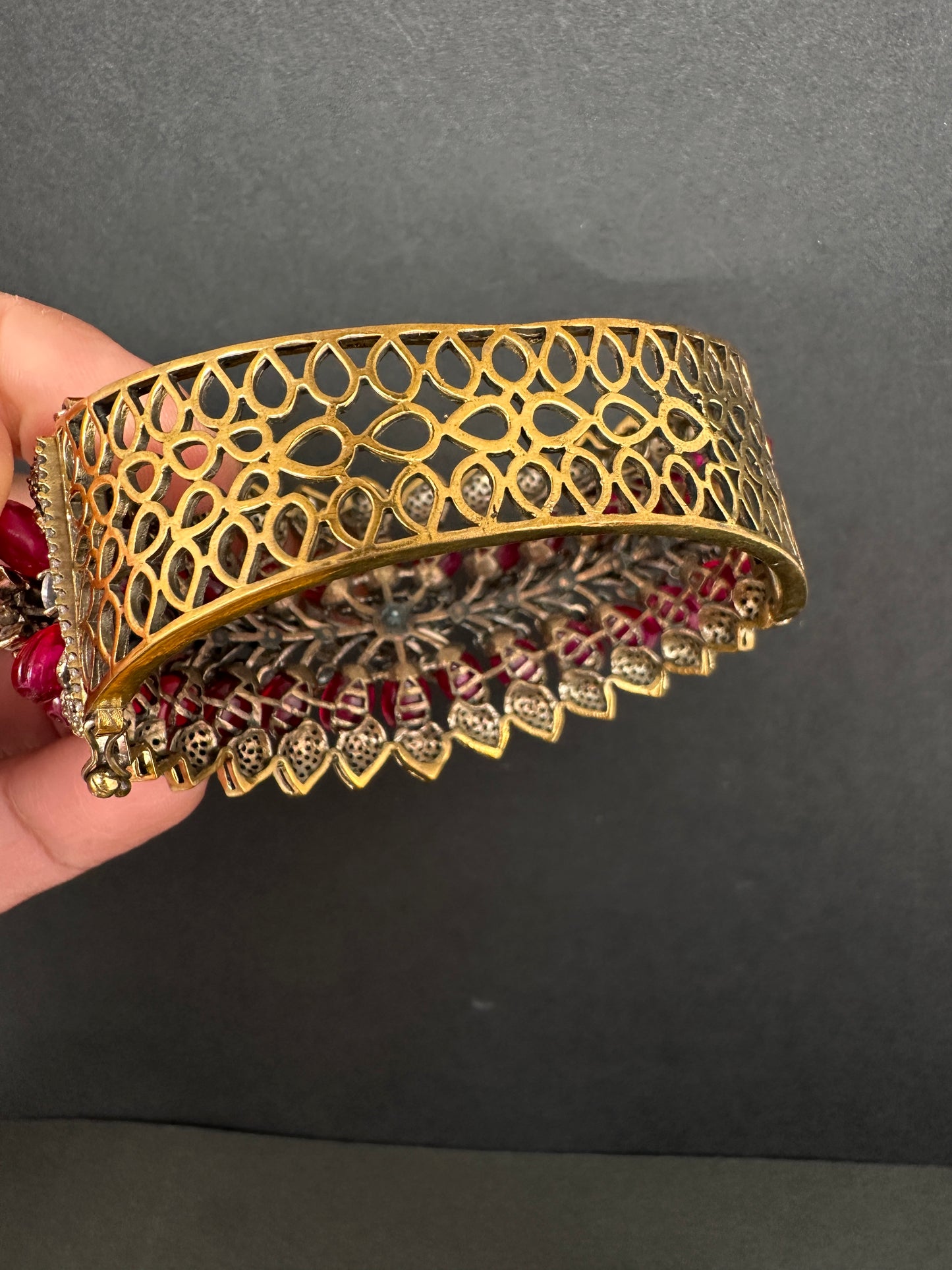 Victorian AD Color Openable Kada Bracelet - Red