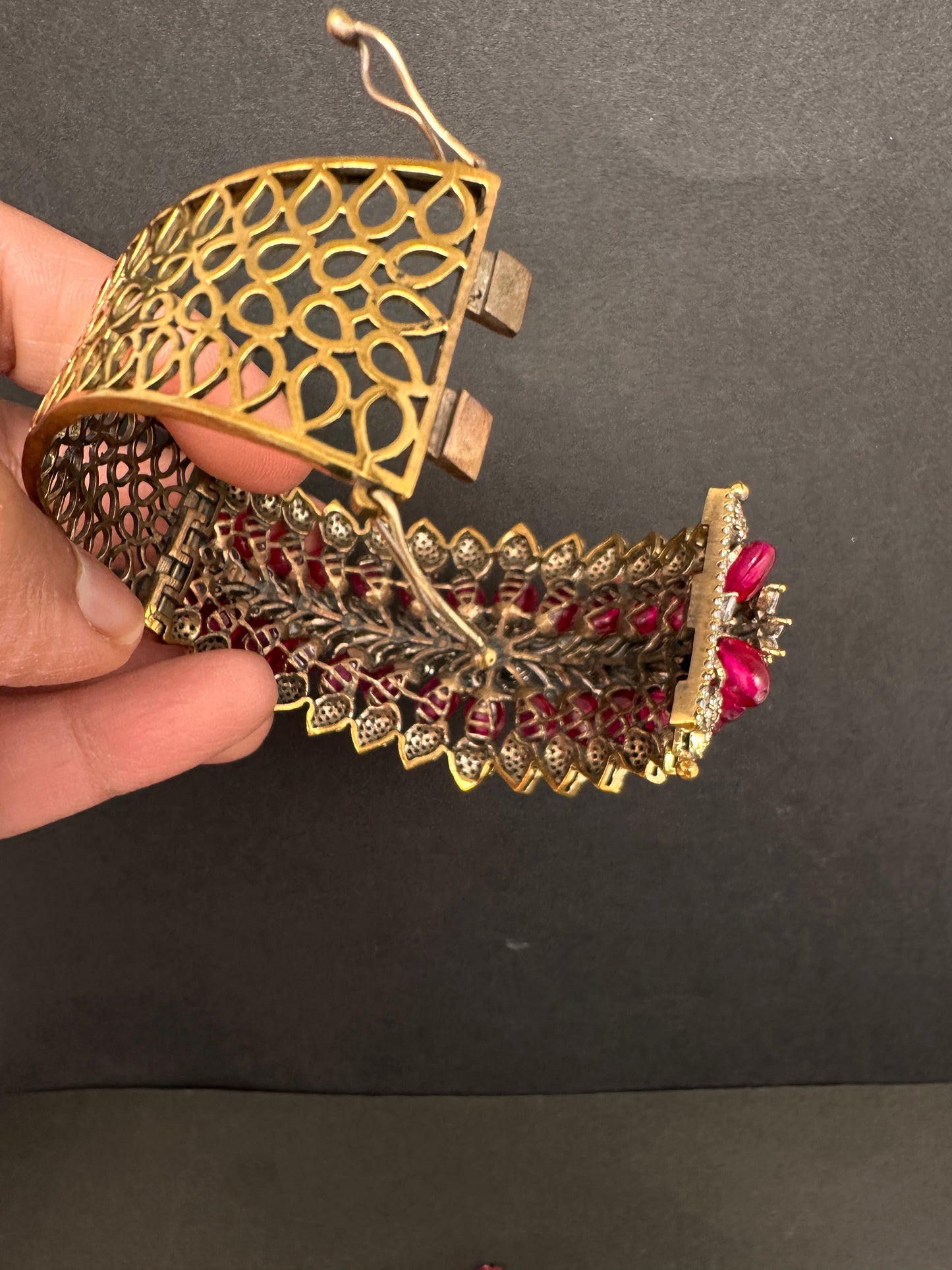 Victorian AD Color Openable Kada Bracelet - Red