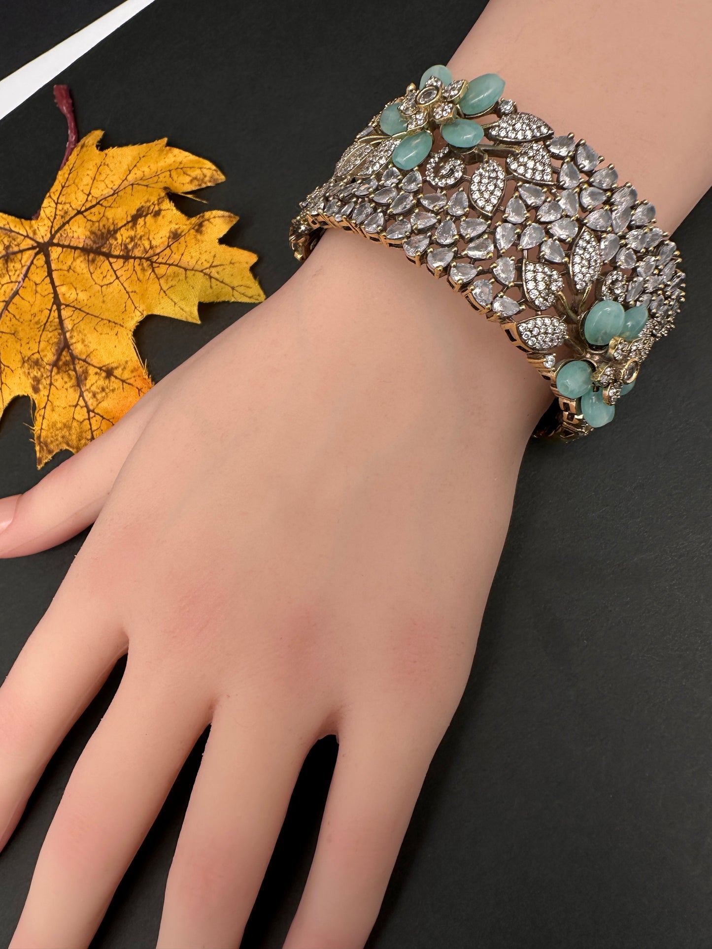 Victorian AD Beads Floral Color Openable Kada Bracelet - MintGreen