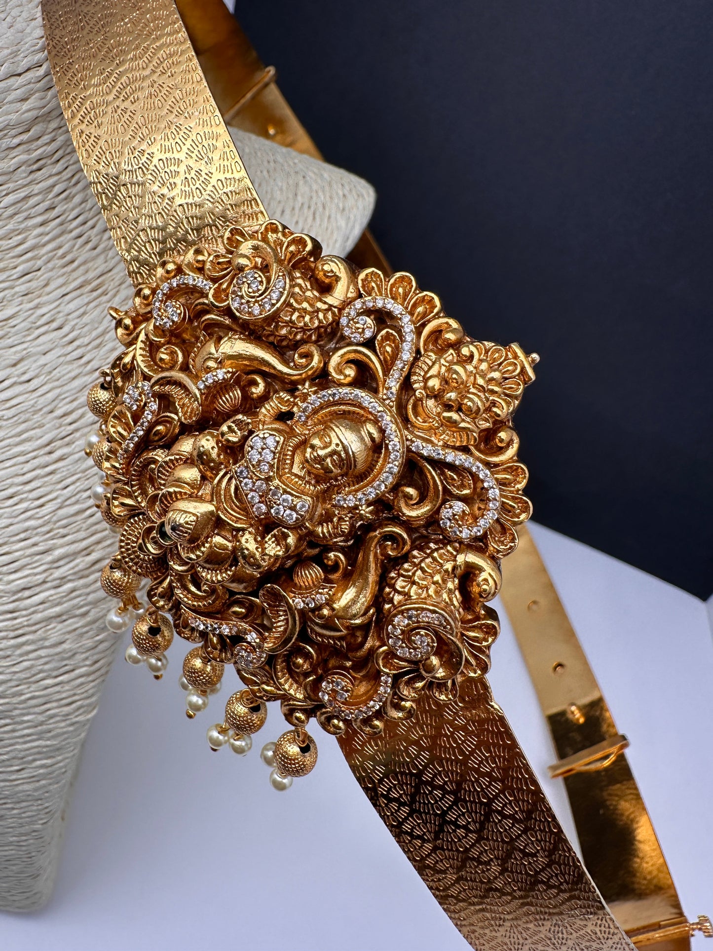 Goddess Lakshmi Motif Pendent Self Design Hip Belt Vaddanam