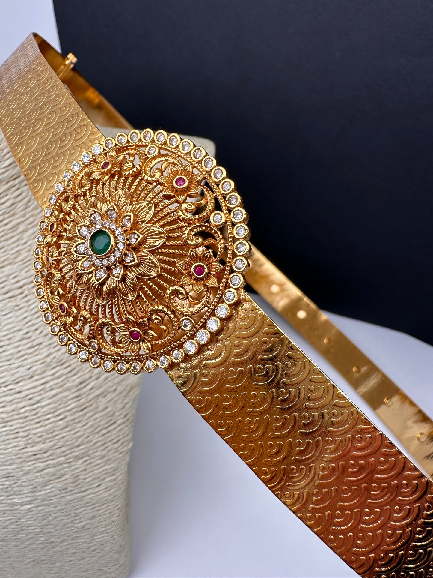 Multi Stone Motif Pendent Self Design Hip Belt Vaddanam