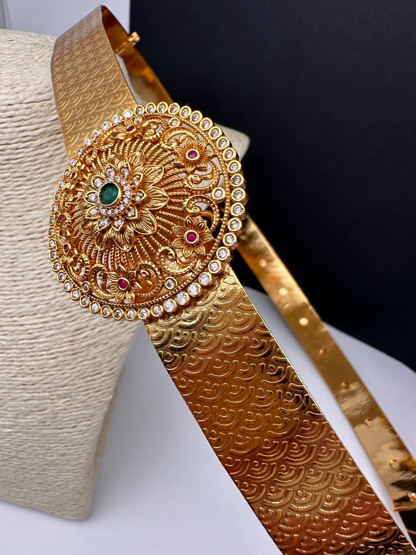 Multi Stone Motif Pendent Self Design Hip Belt Vaddanam