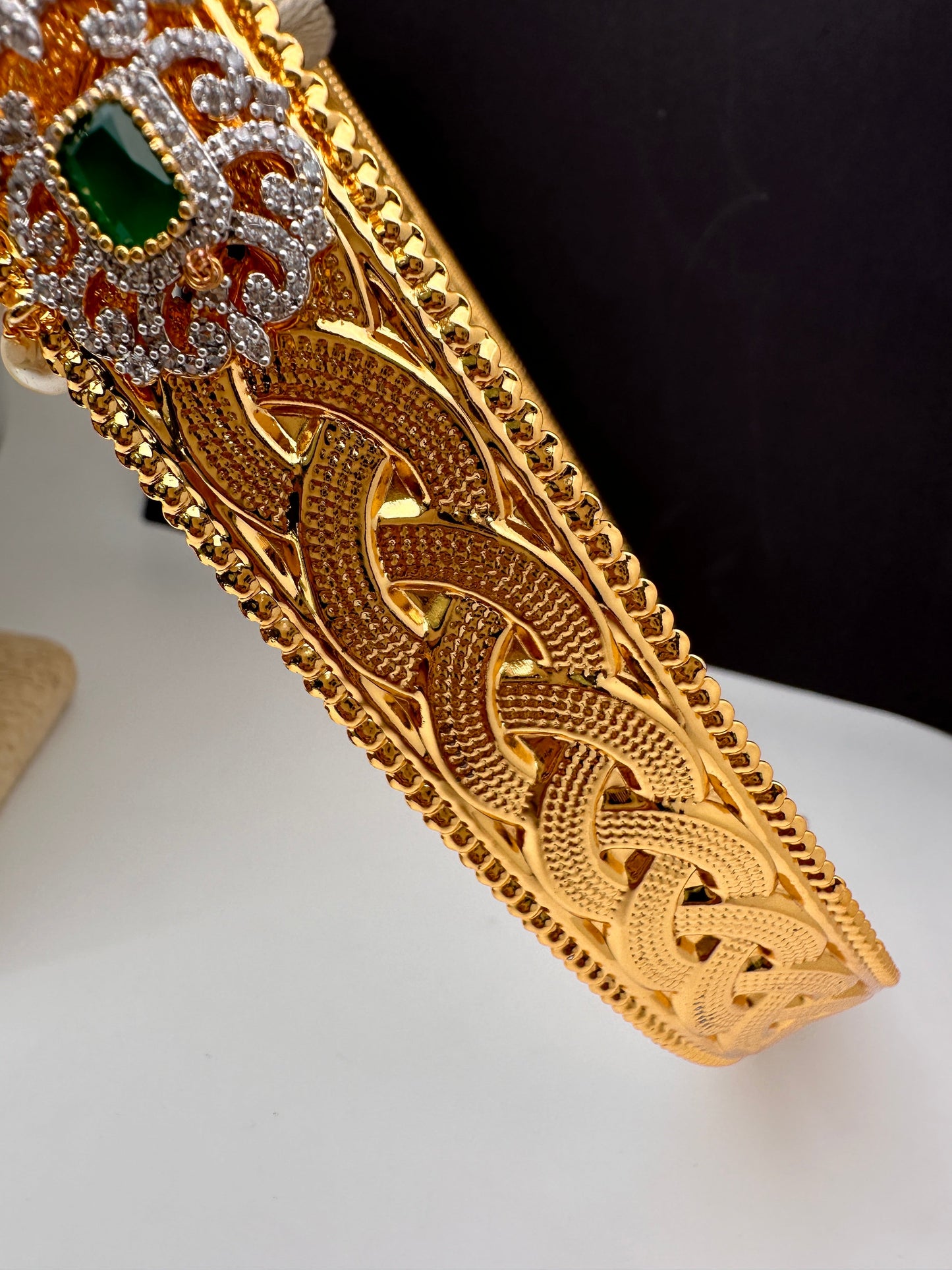 AD Emerald Pendent Self Design Hip Belt Vaddanam