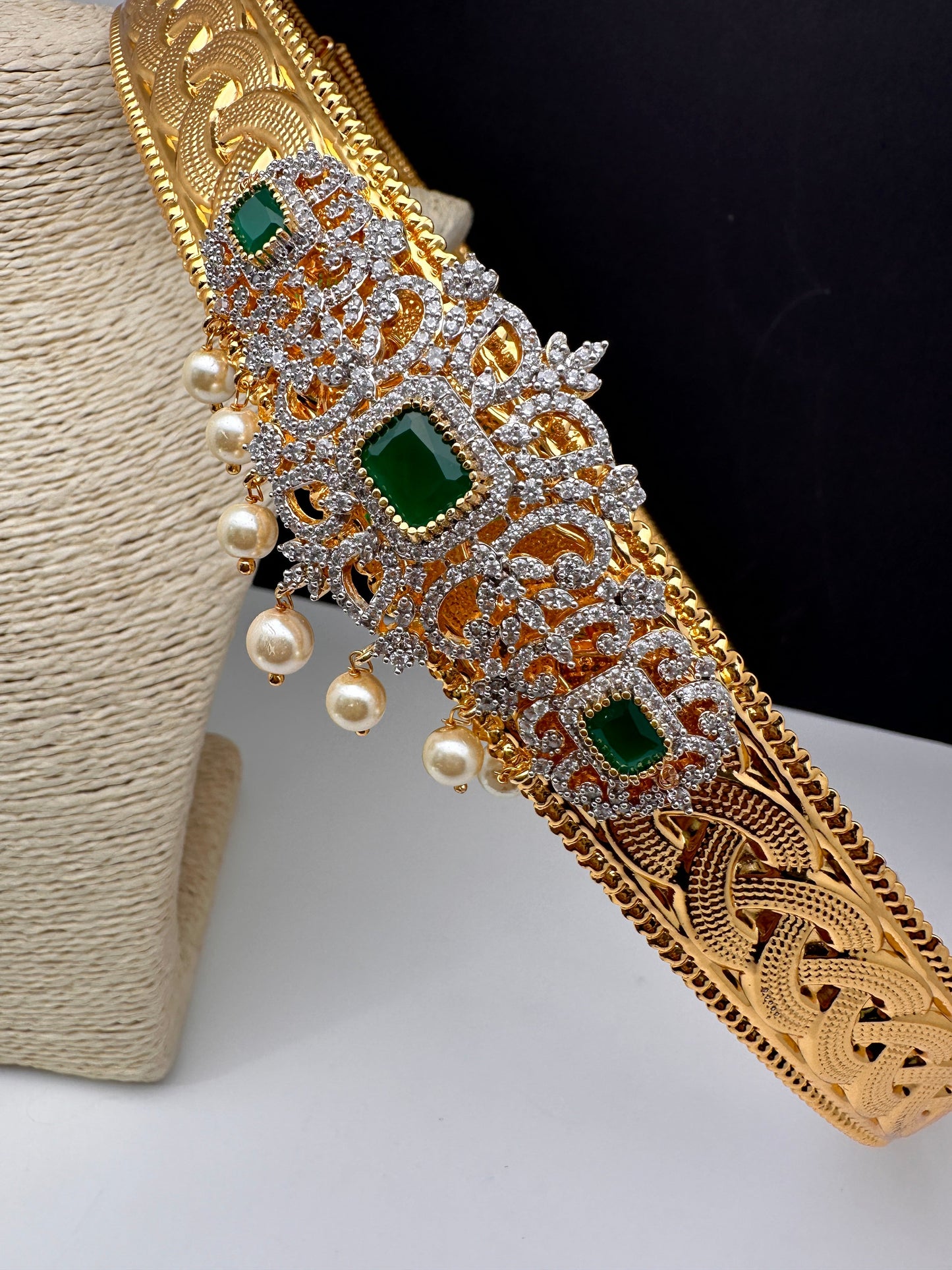 AD Emerald Pendent Self Design Hip Belt Vaddanam
