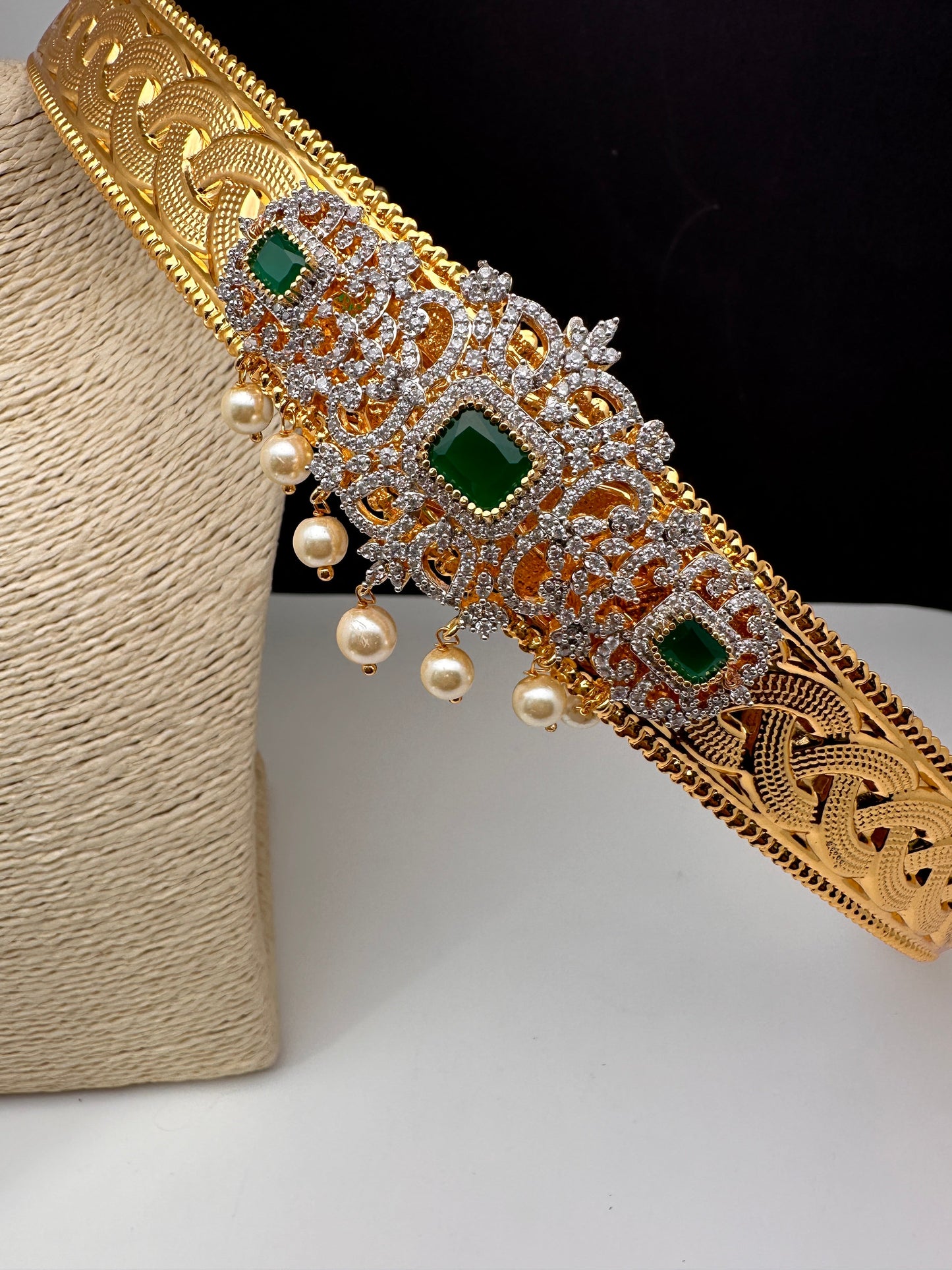 AD Emerald Pendent Self Design Hip Belt Vaddanam