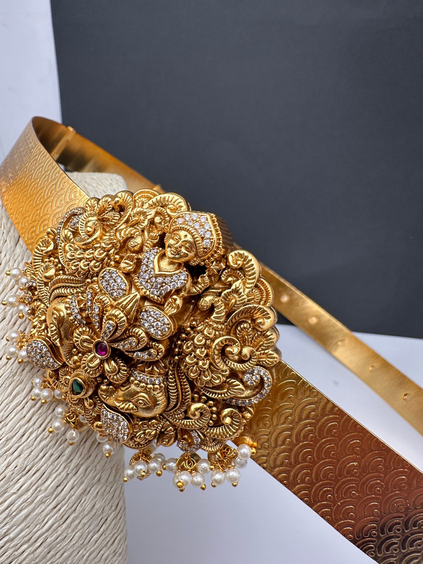 Matte Goddess Lakshmi Nakshi Pendent Hip Belt Vaddanam