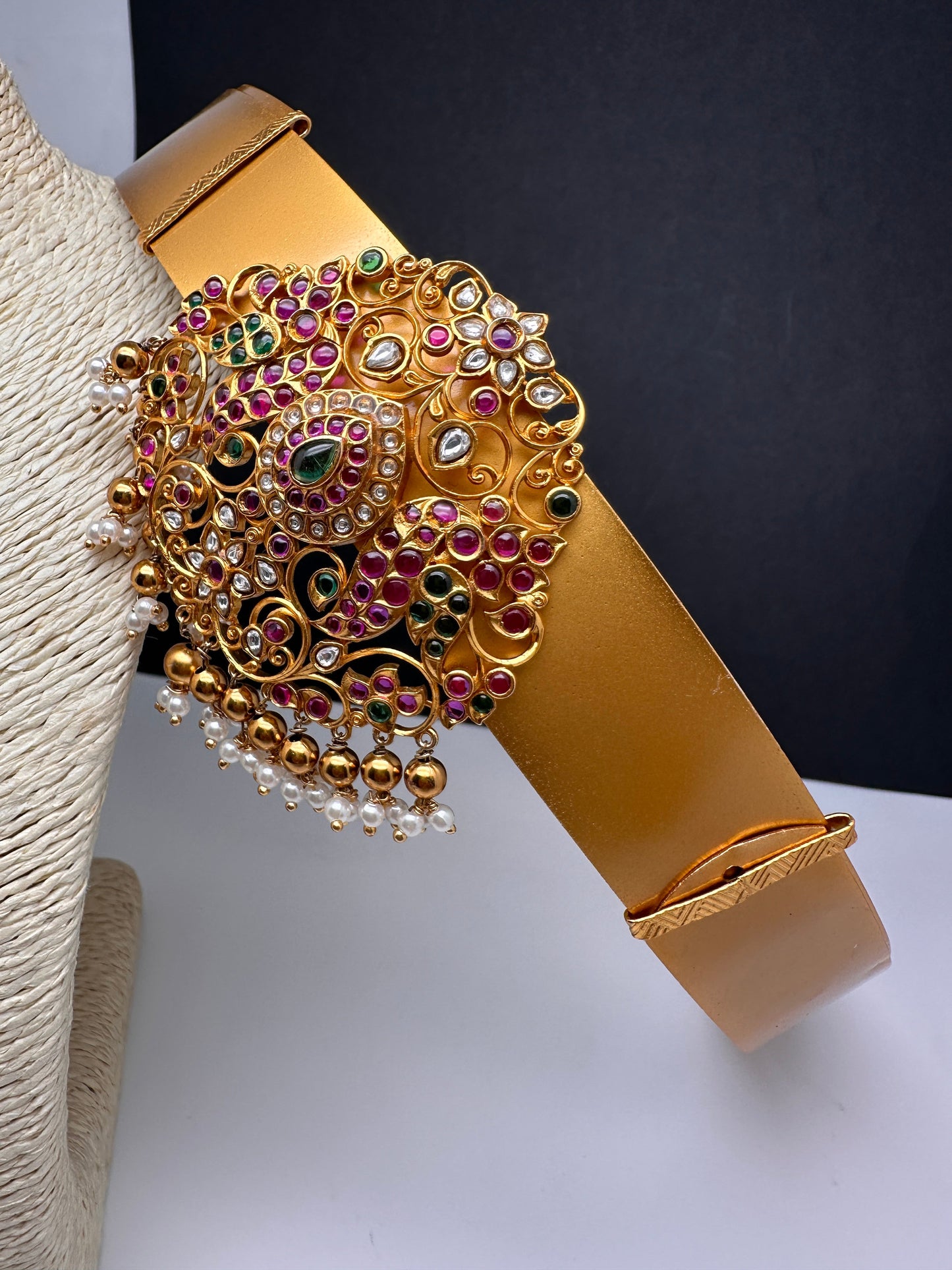 Matte Kempu Hip Belt Vaddanam